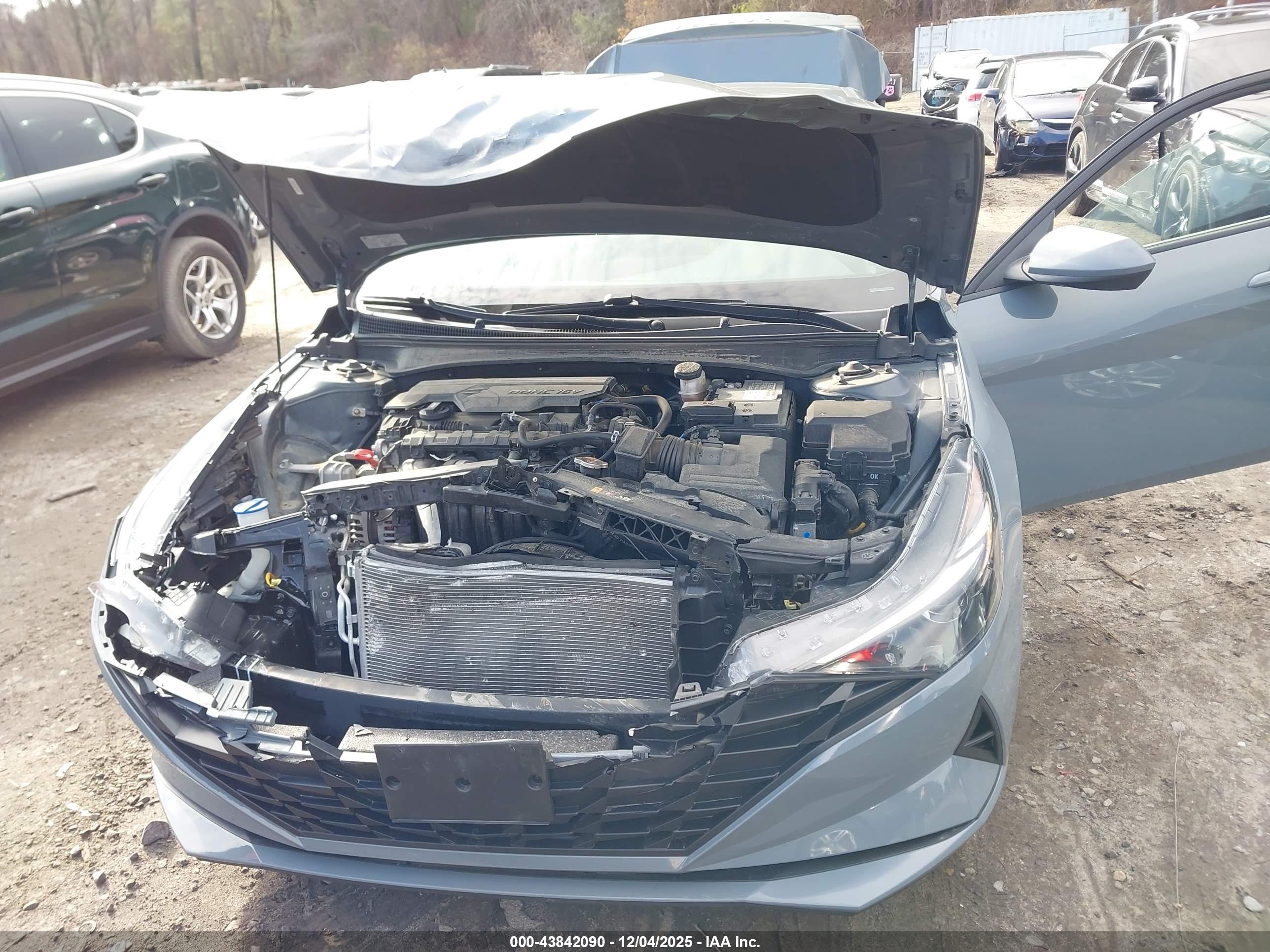 HYUNDAI ELANTRA image 6