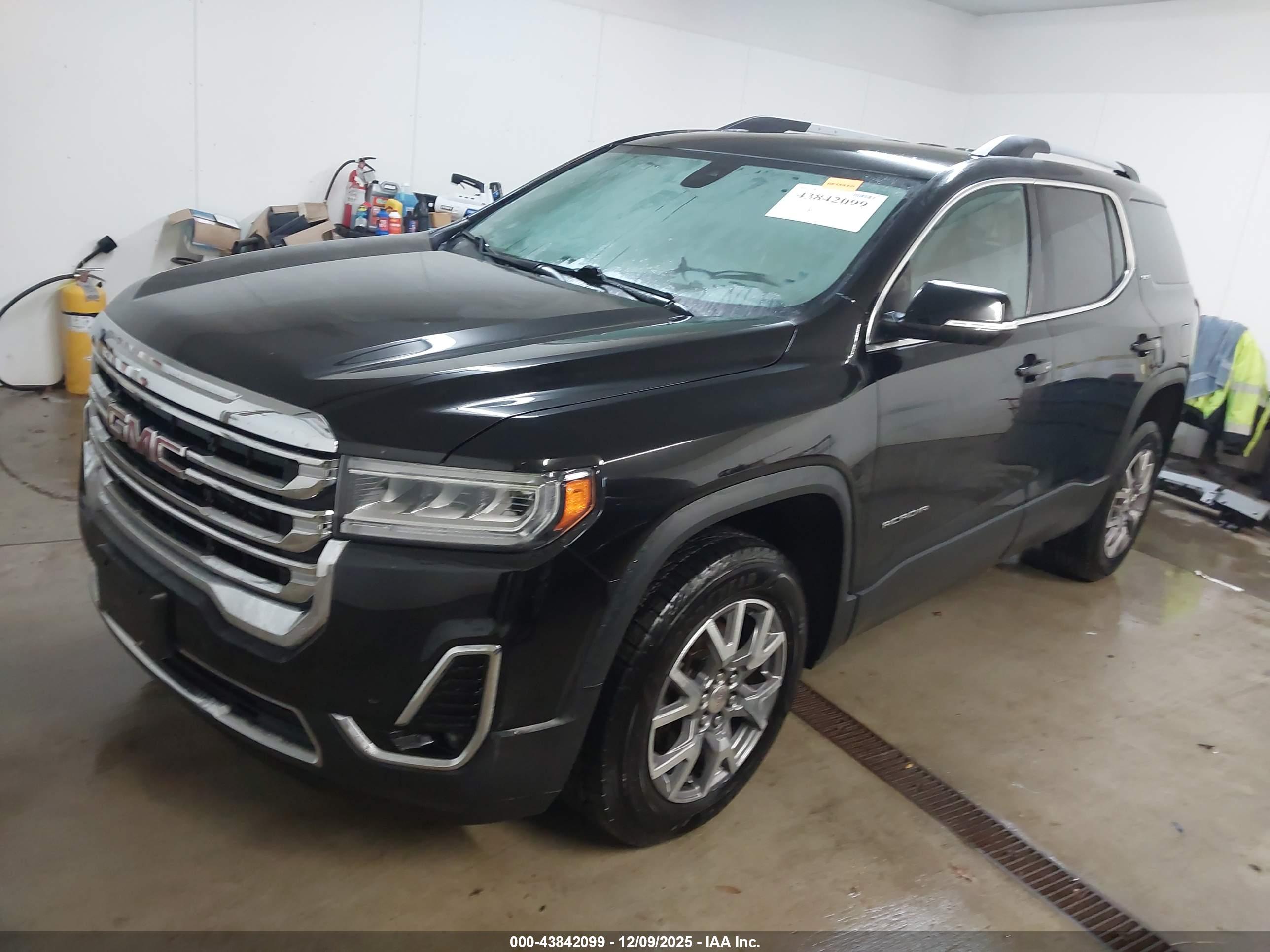 GMC ACADIA image 2
