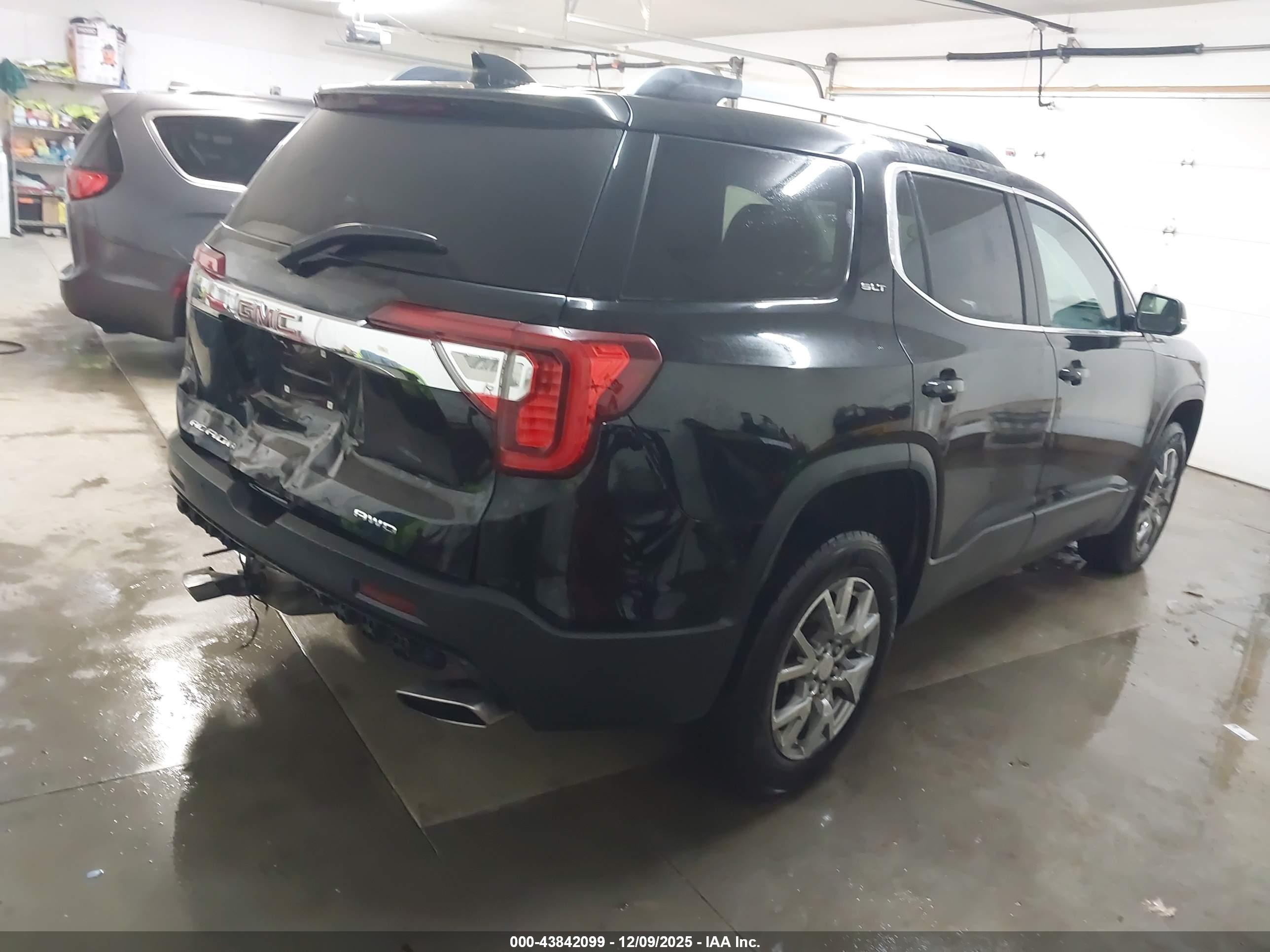 GMC ACADIA image 4