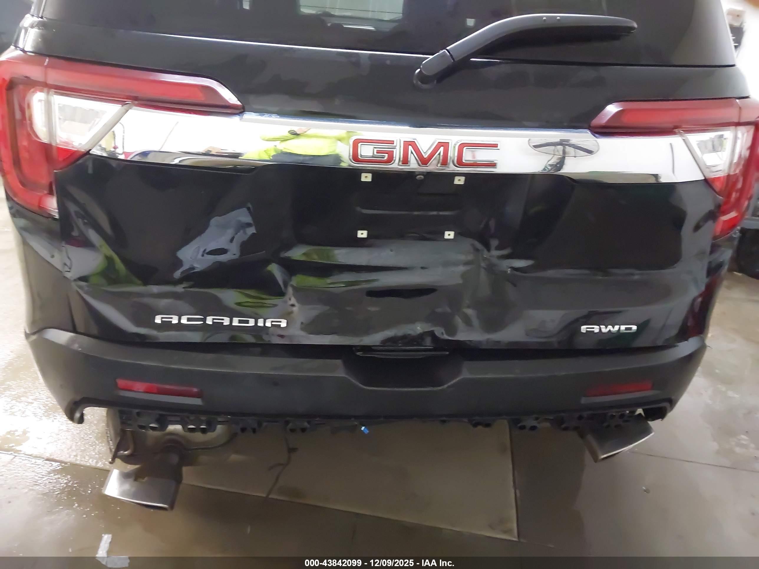 GMC ACADIA image 6