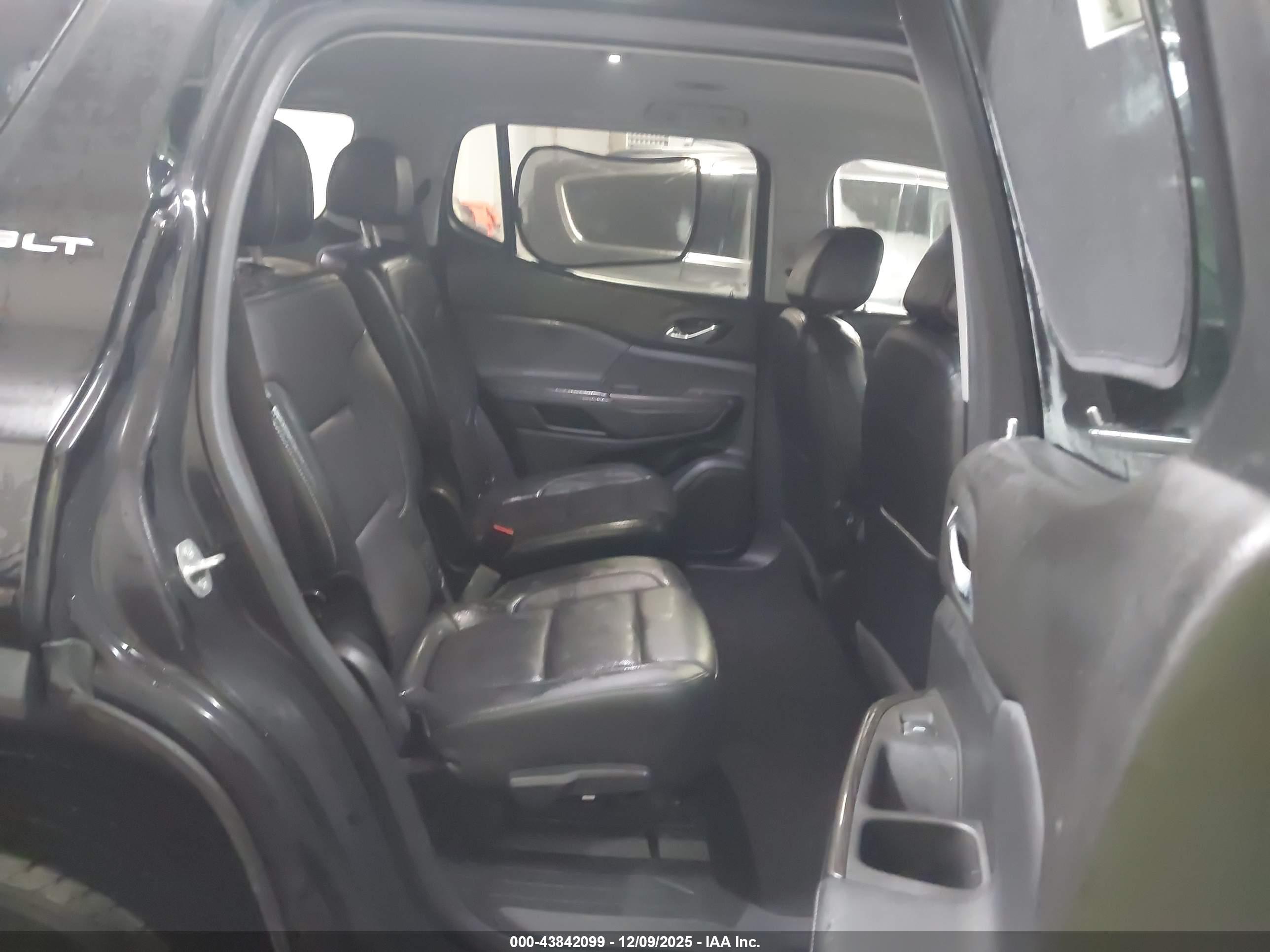 GMC ACADIA image 8