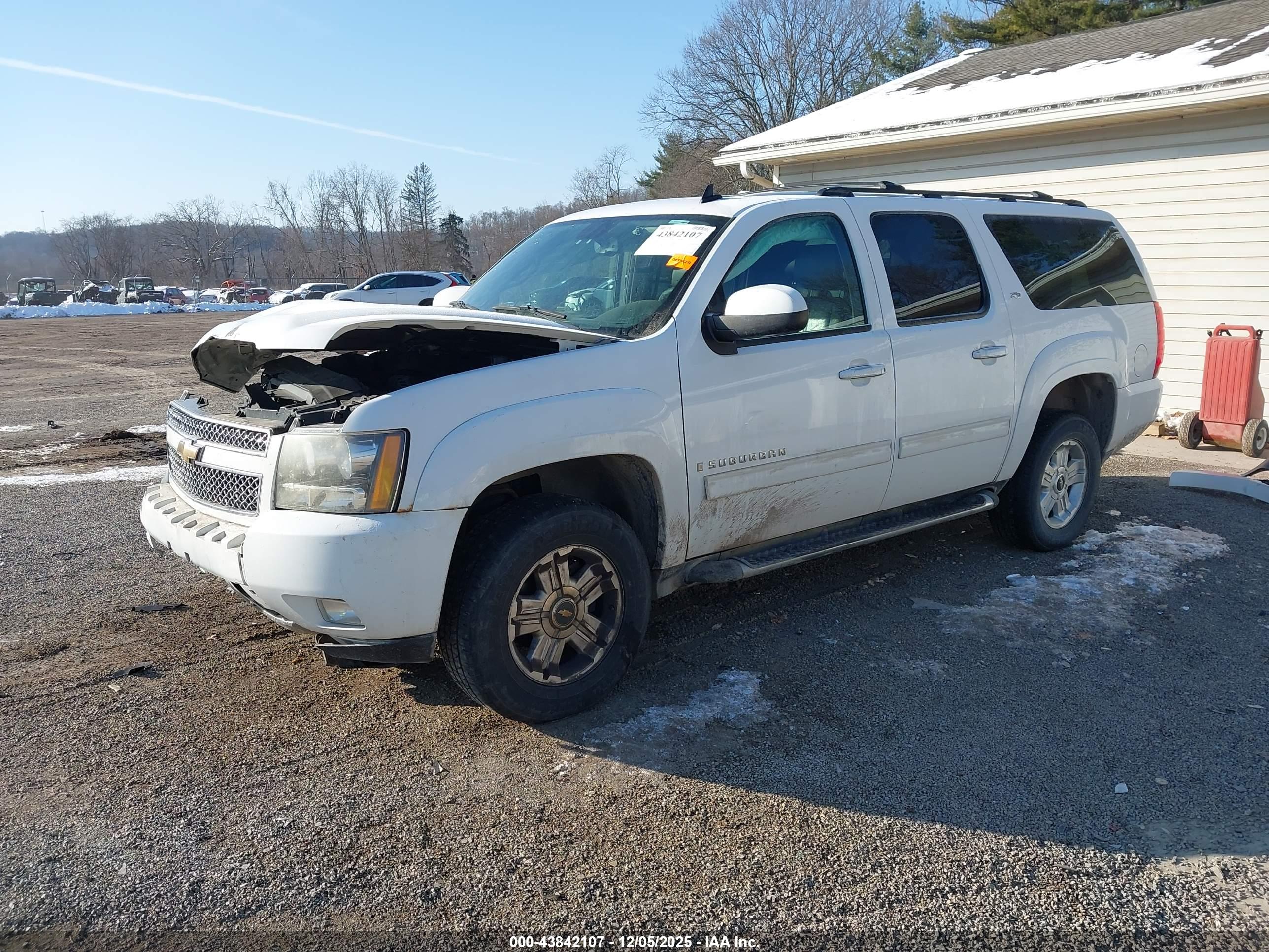 CHEVROLET SUBURBAN image 2