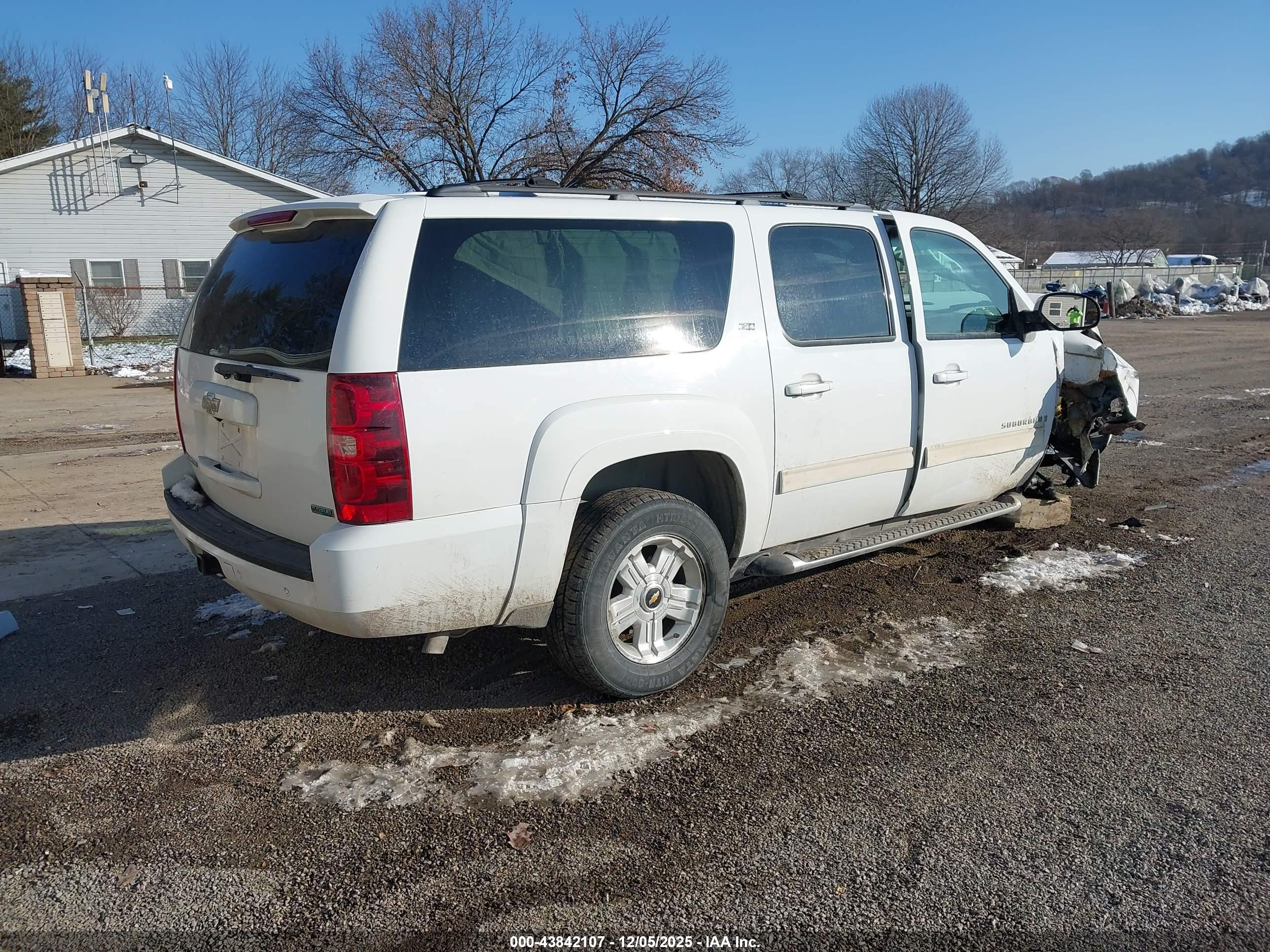 CHEVROLET SUBURBAN image 4