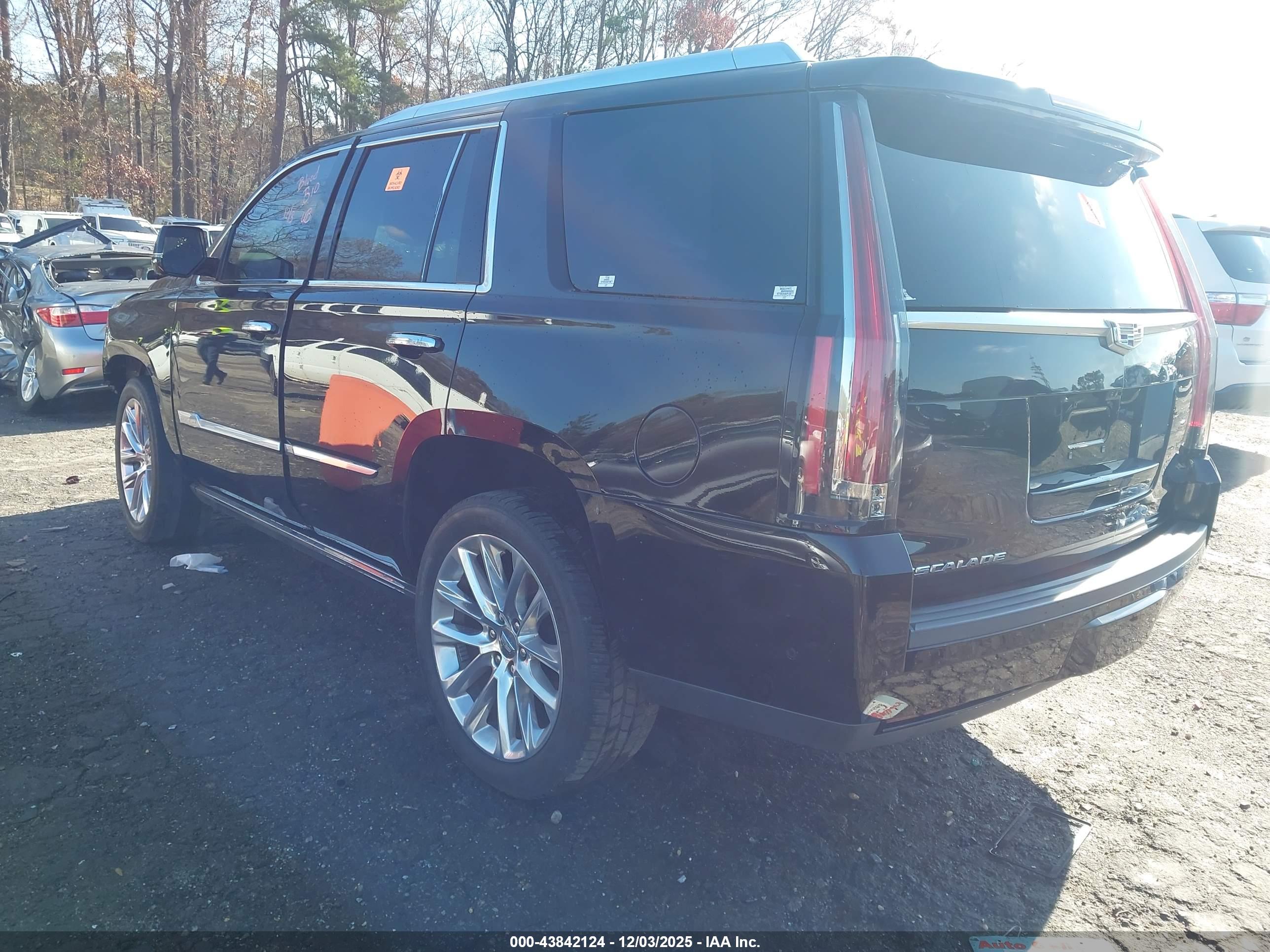 CADILLAC ESCALADE image 3