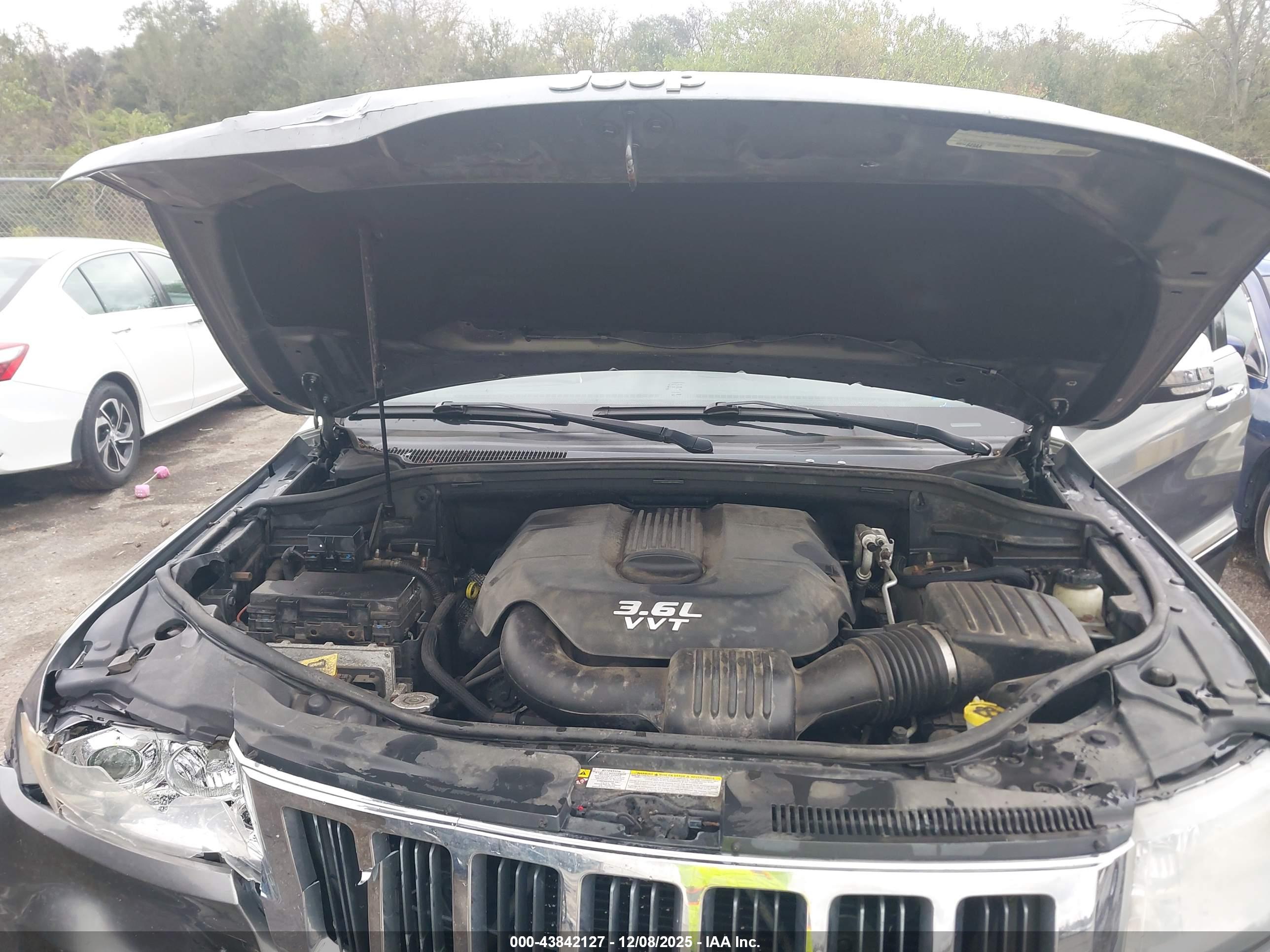 JEEP GRAND image 10