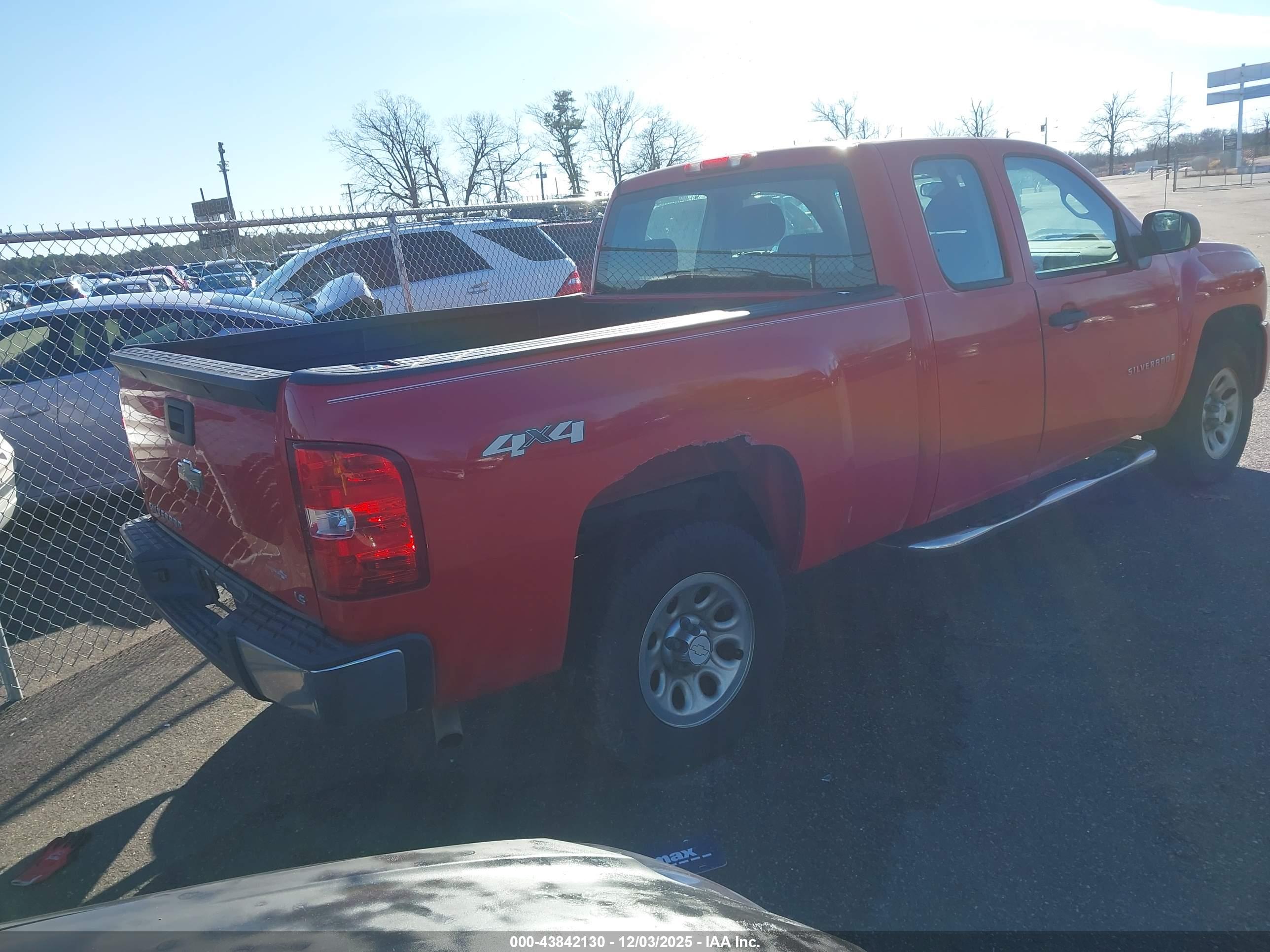 CHEVROLET SILVERADO image 4