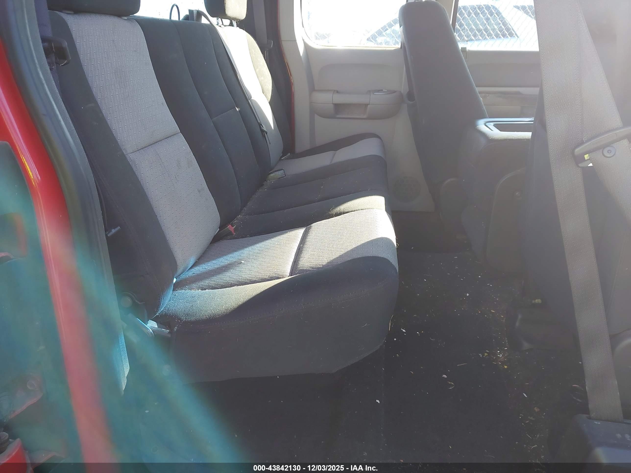 CHEVROLET SILVERADO image 8