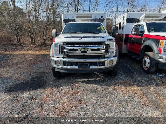 FORD F-550 image 2