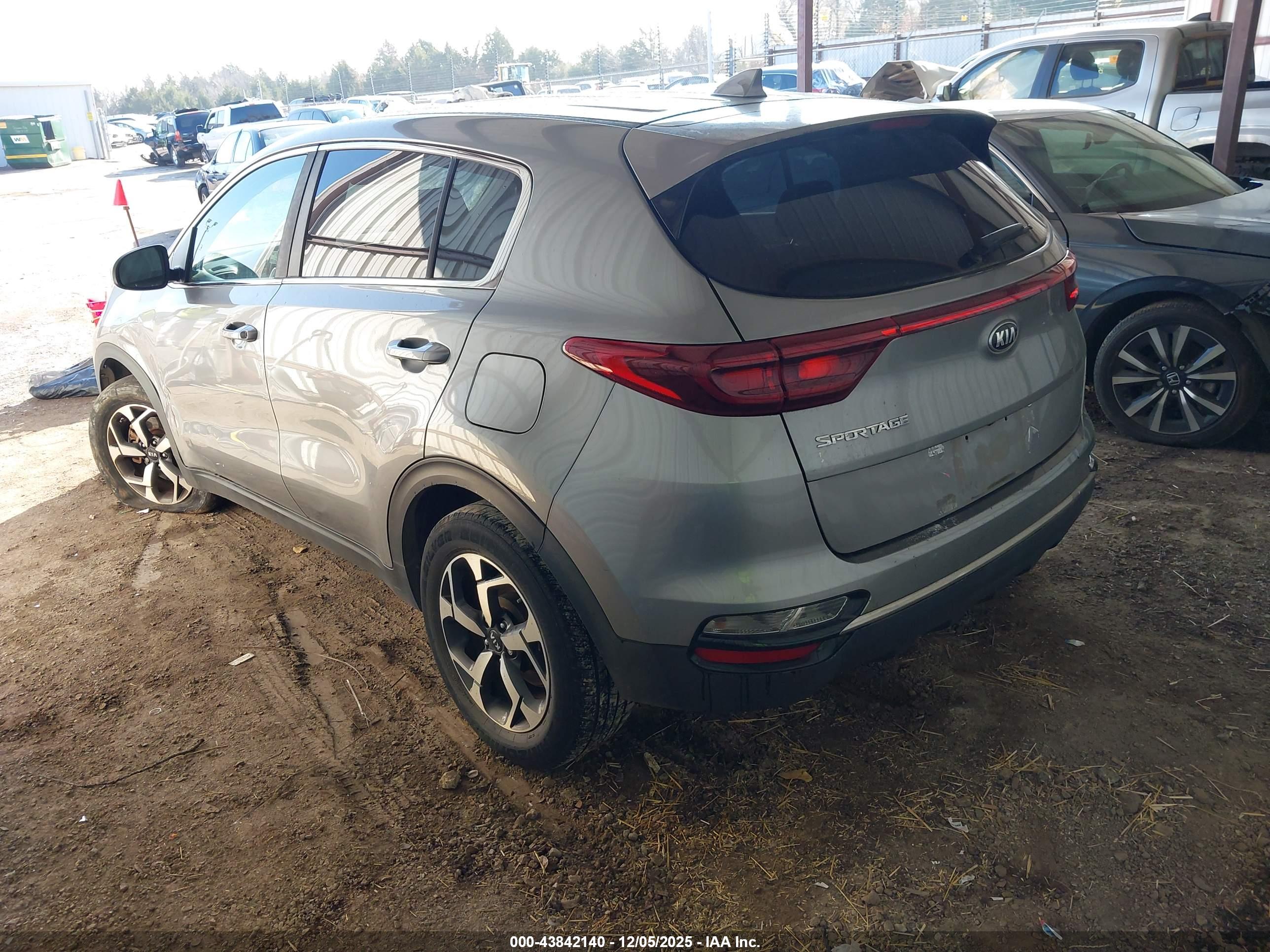 KIA SPORTAGE image 3