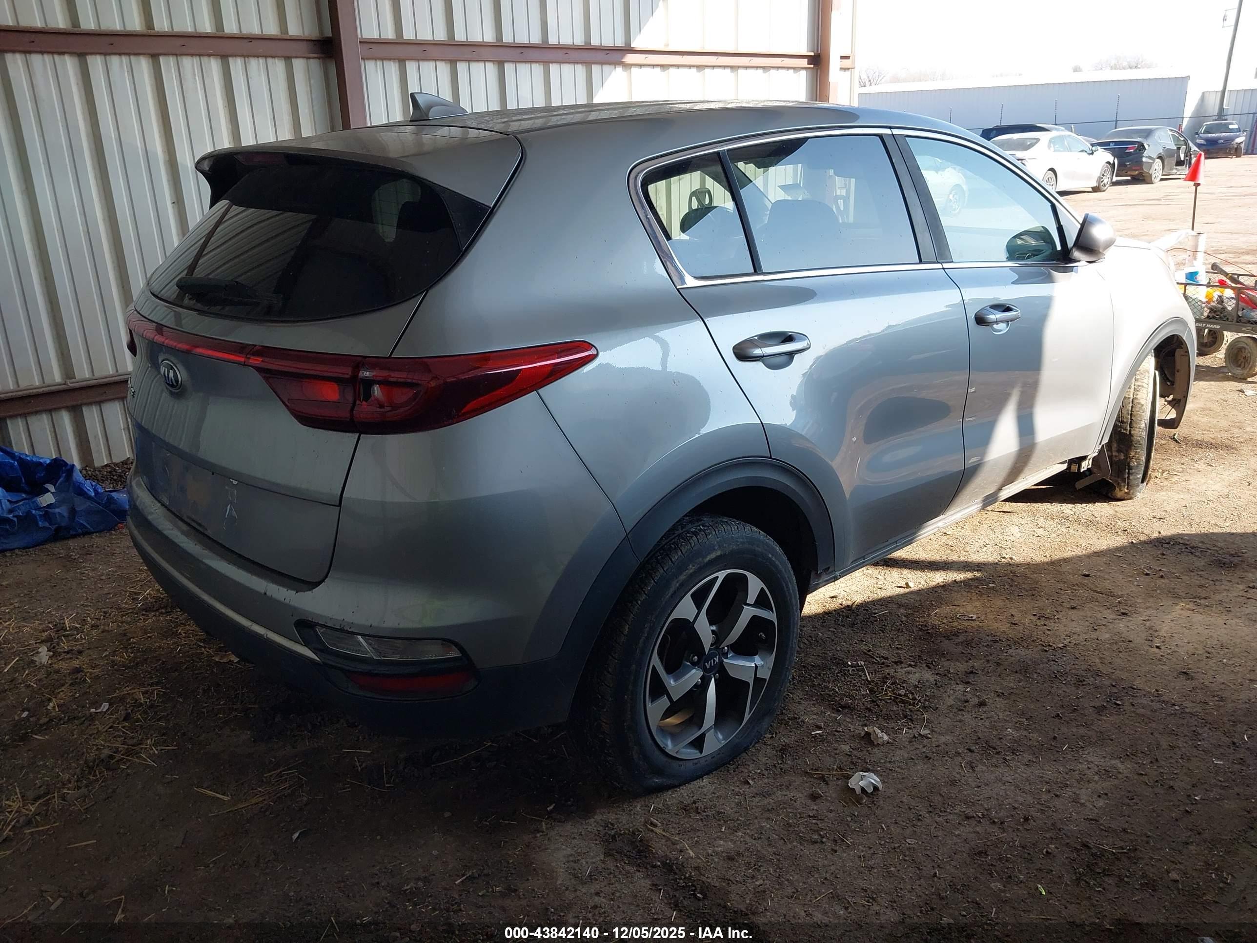 KIA SPORTAGE image 4