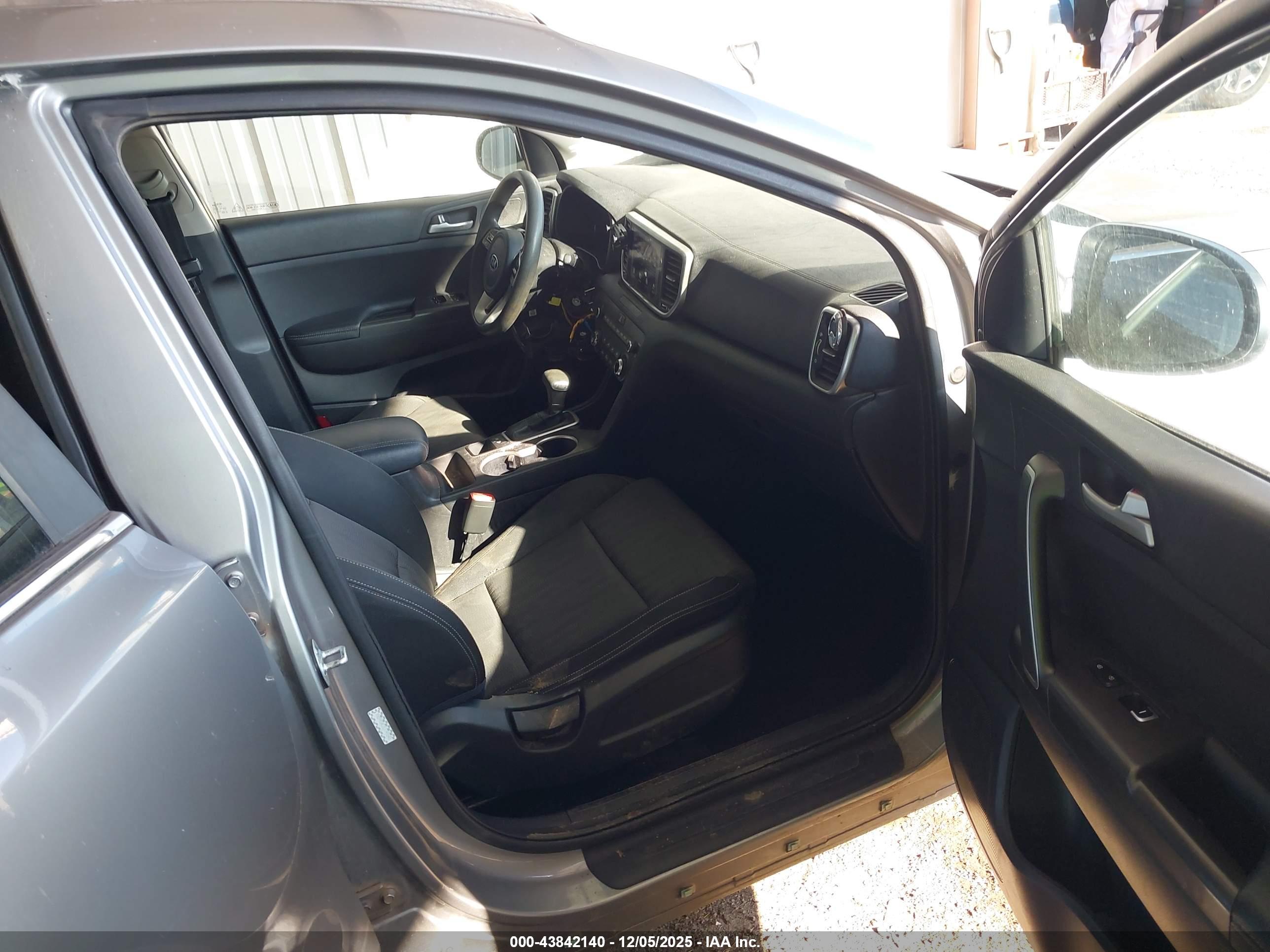 KIA SPORTAGE image 5