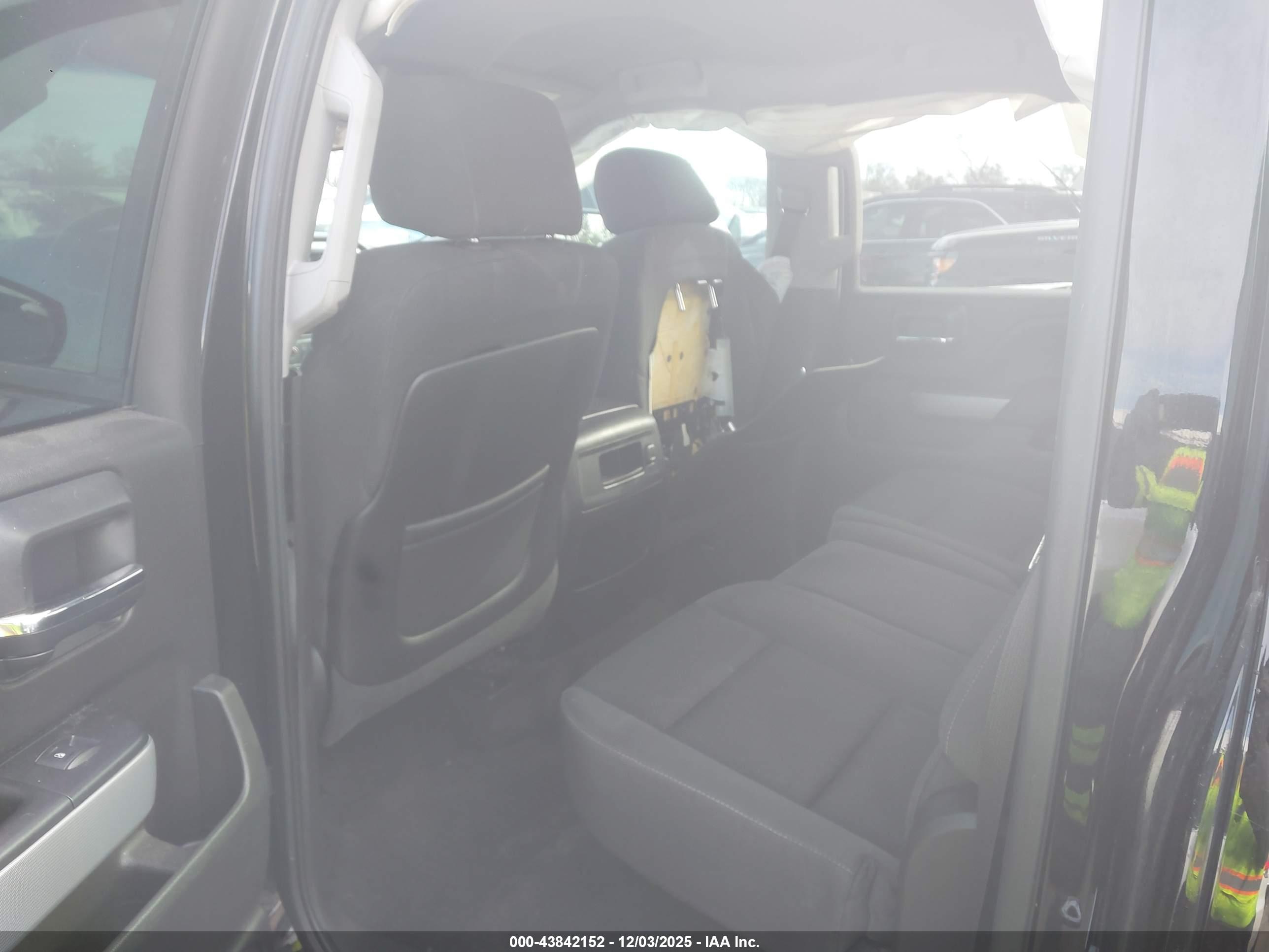 CHEVROLET SILVERADO image 8