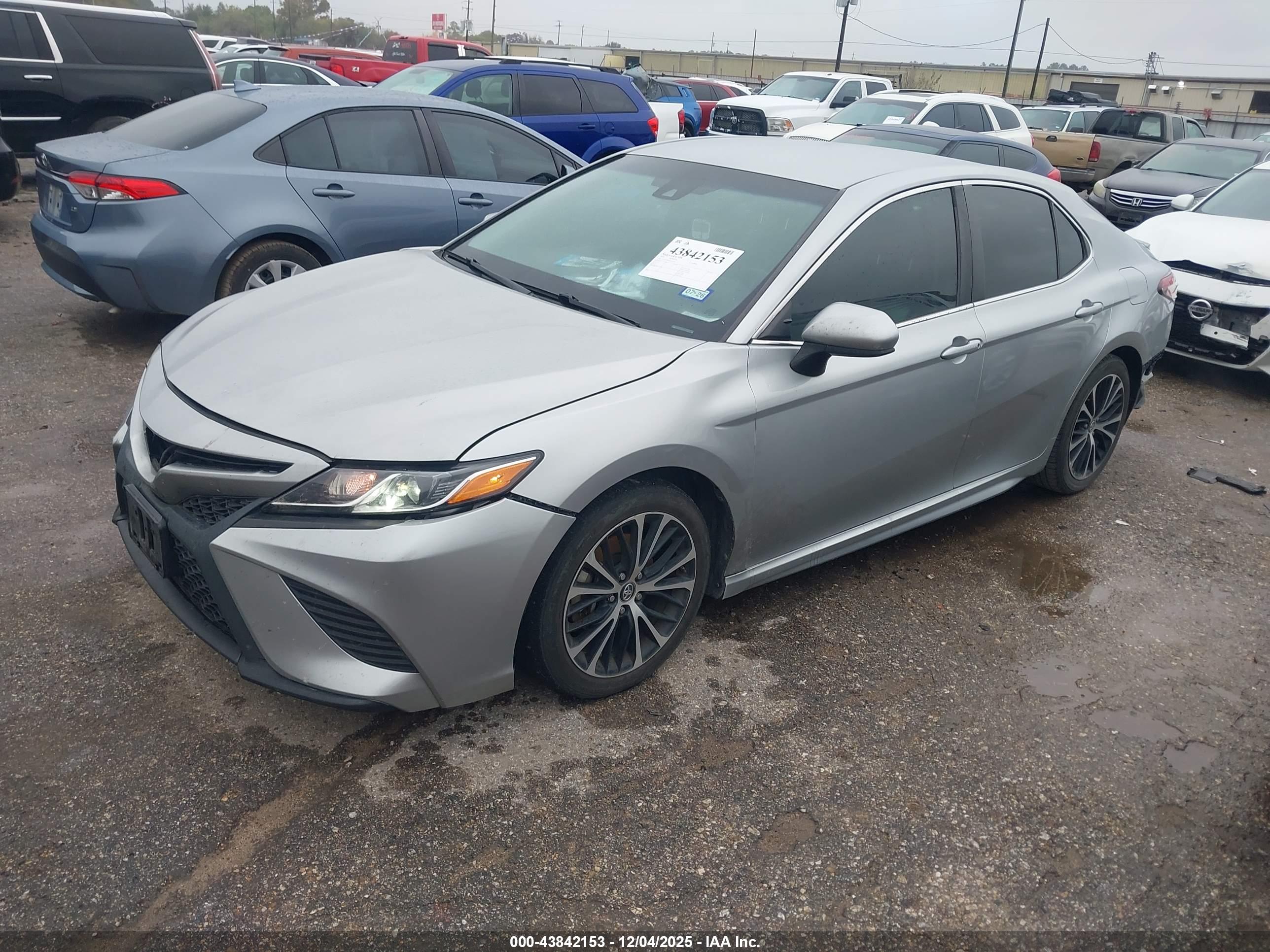 TOYOTA CAMRY image 2