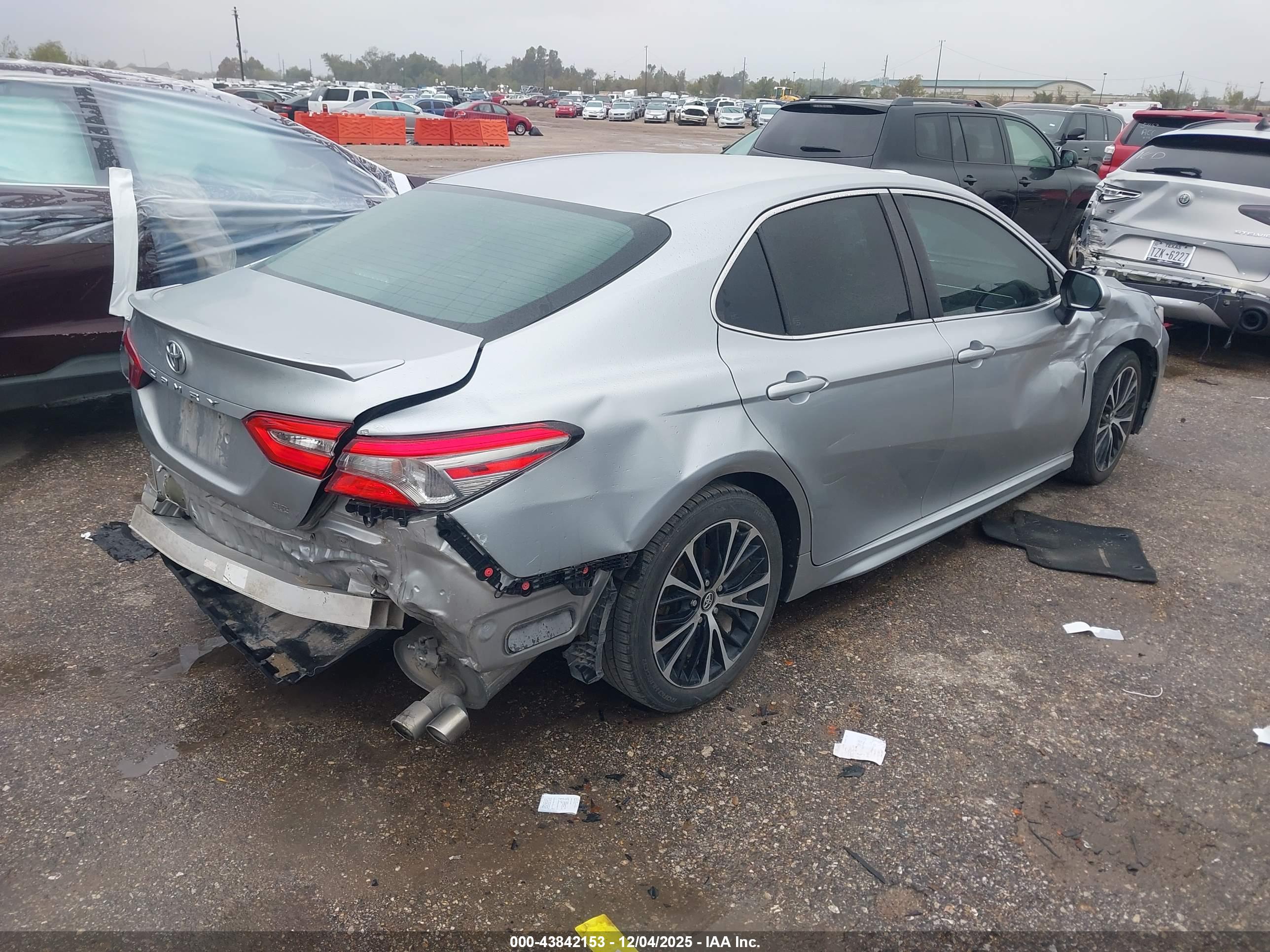 TOYOTA CAMRY image 4