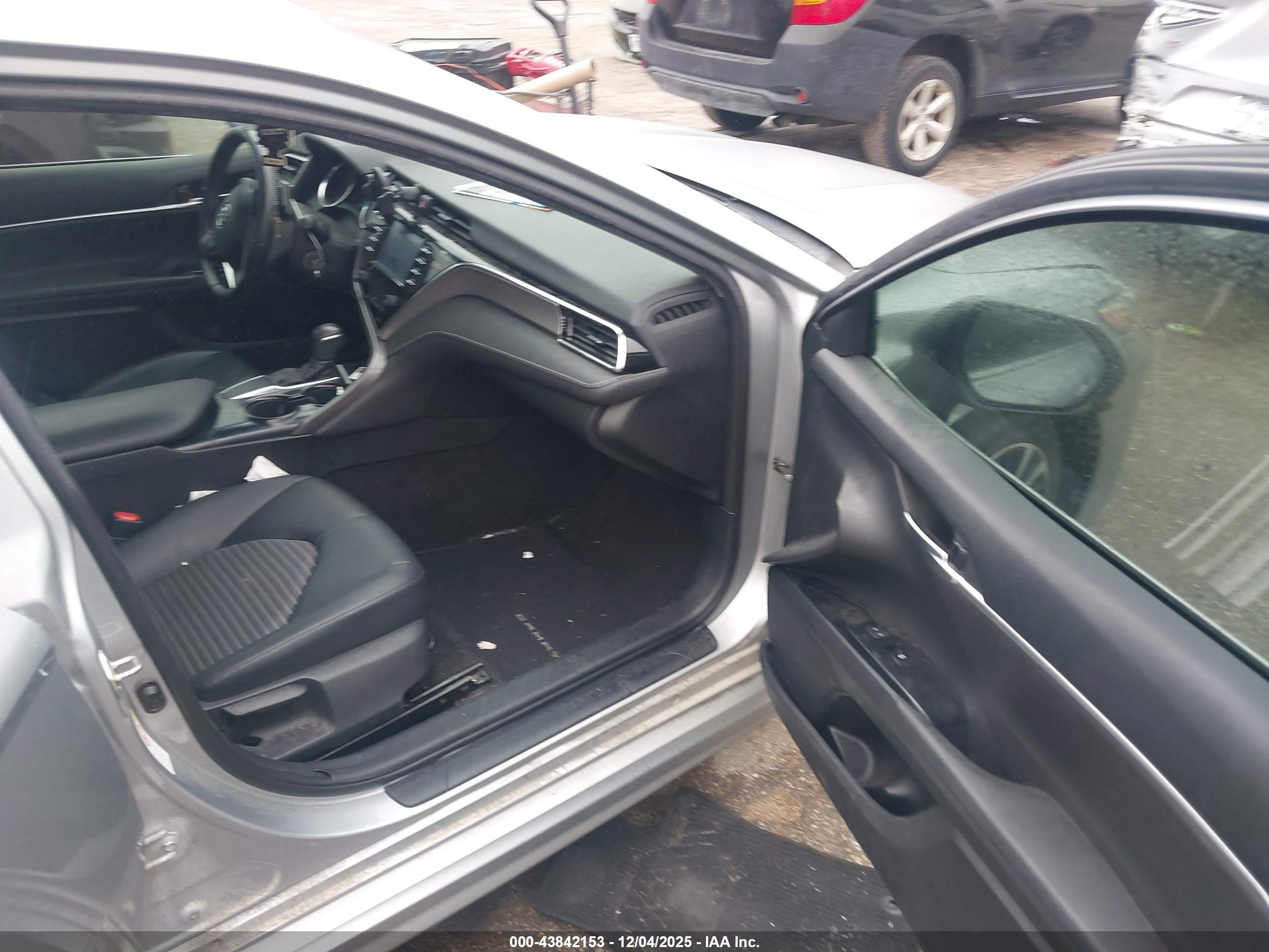 TOYOTA CAMRY image 5