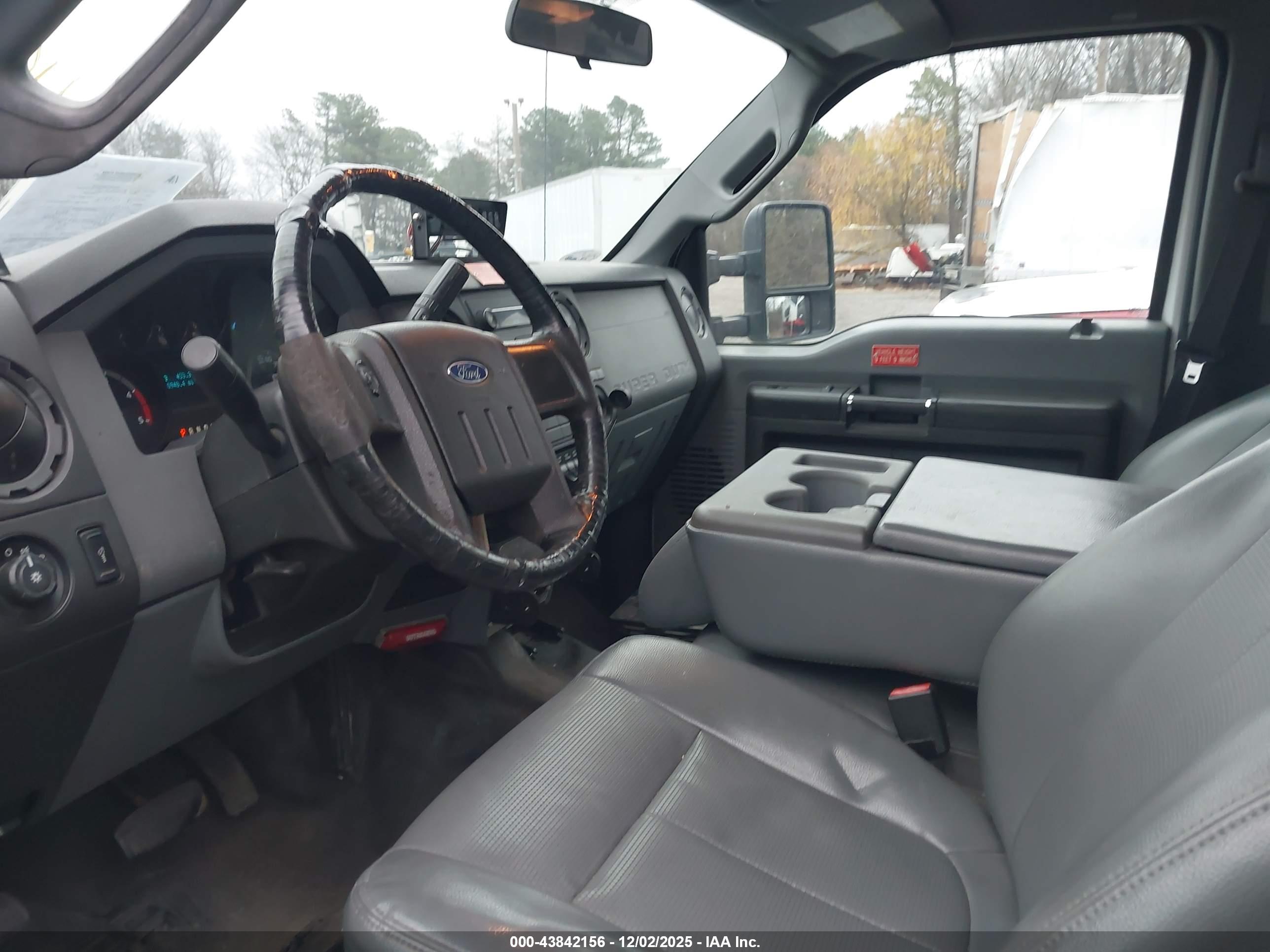 FORD F-550 image 7