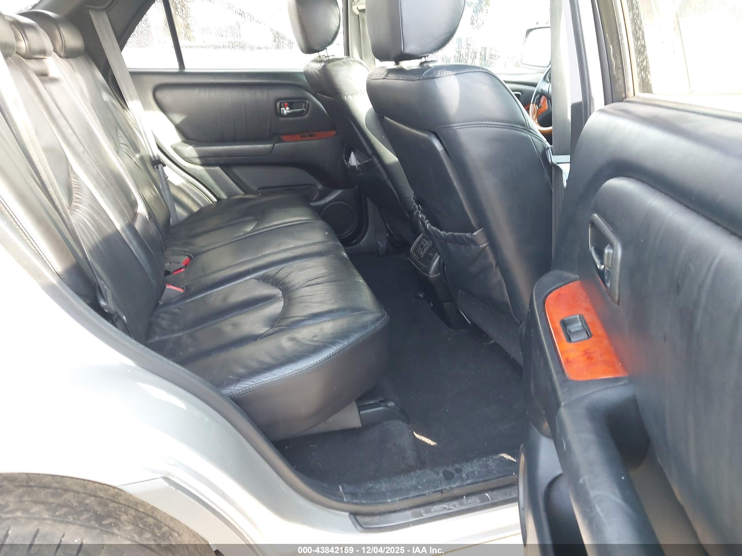 LEXUS RX image 8