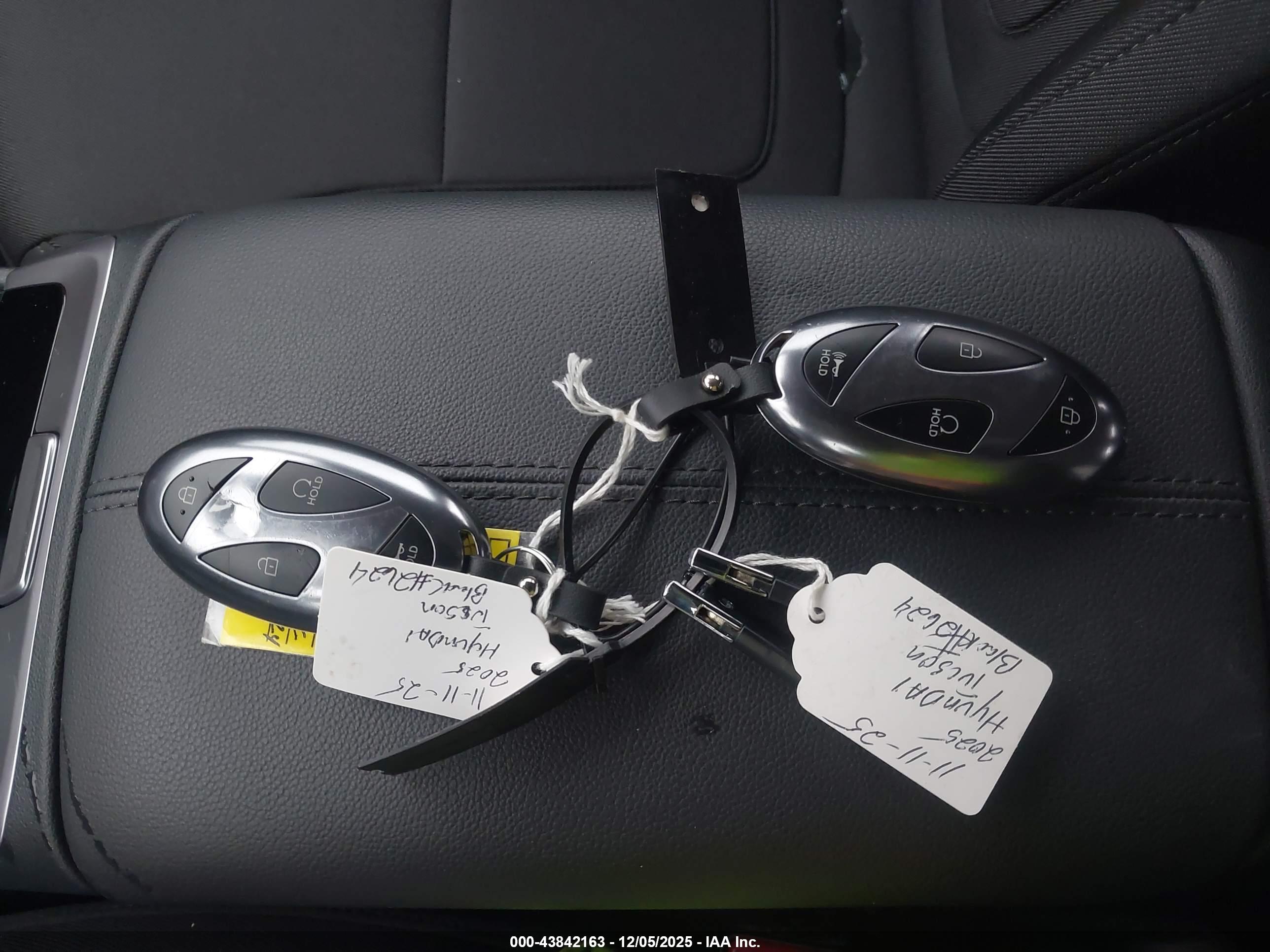 HYUNDAI TUCSON image 11