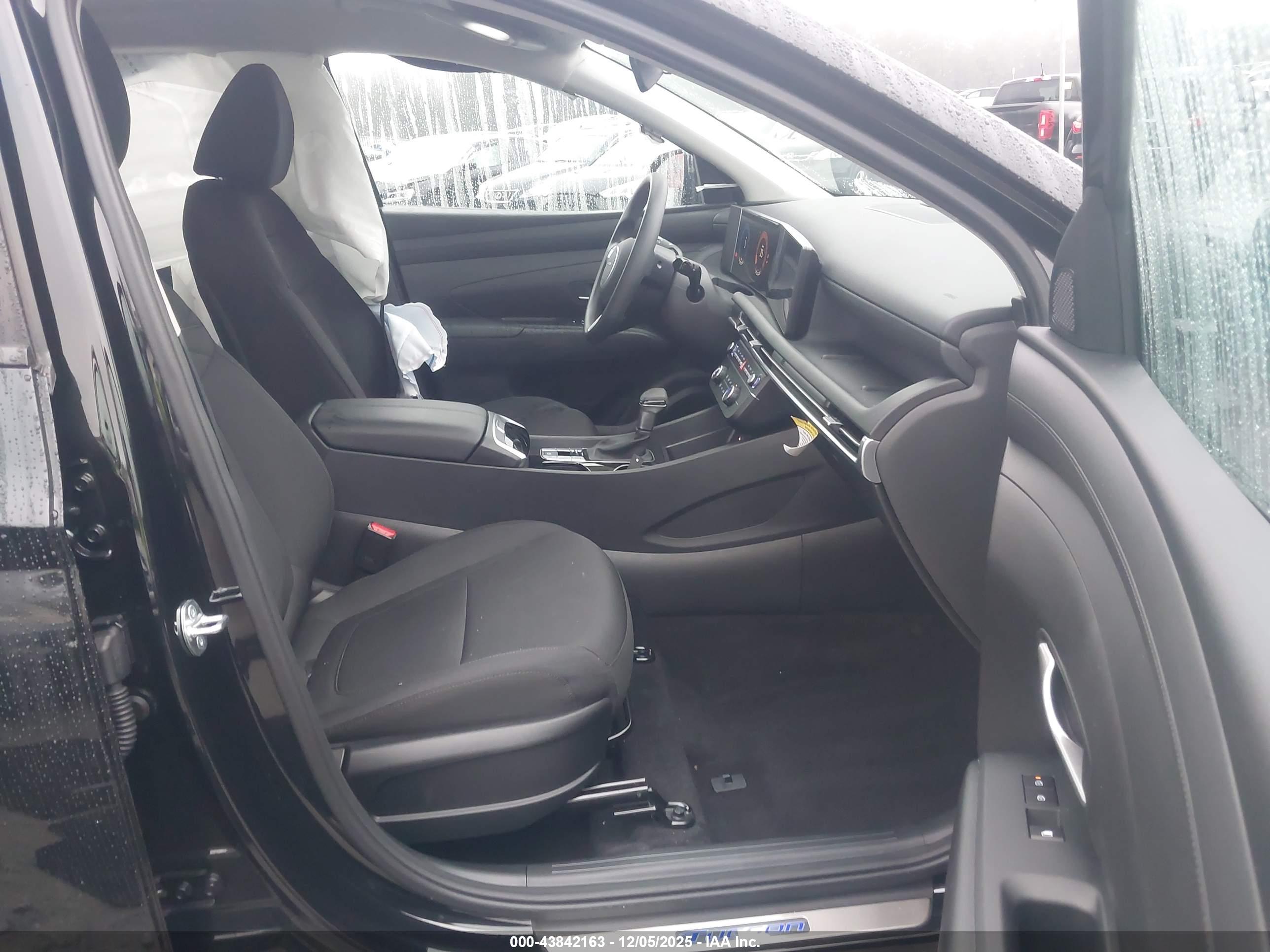 HYUNDAI TUCSON image 5