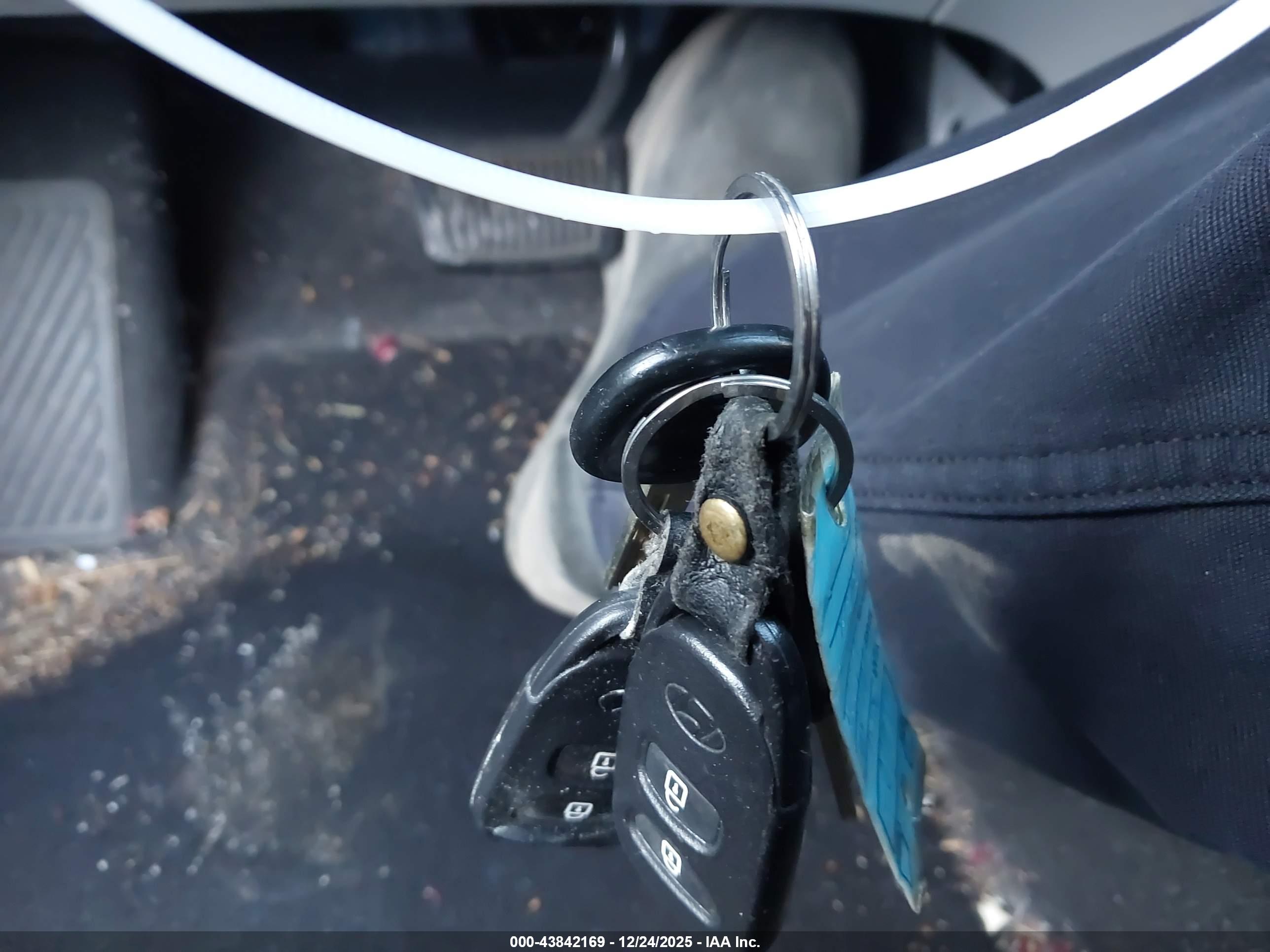 HYUNDAI ACCENT image 11