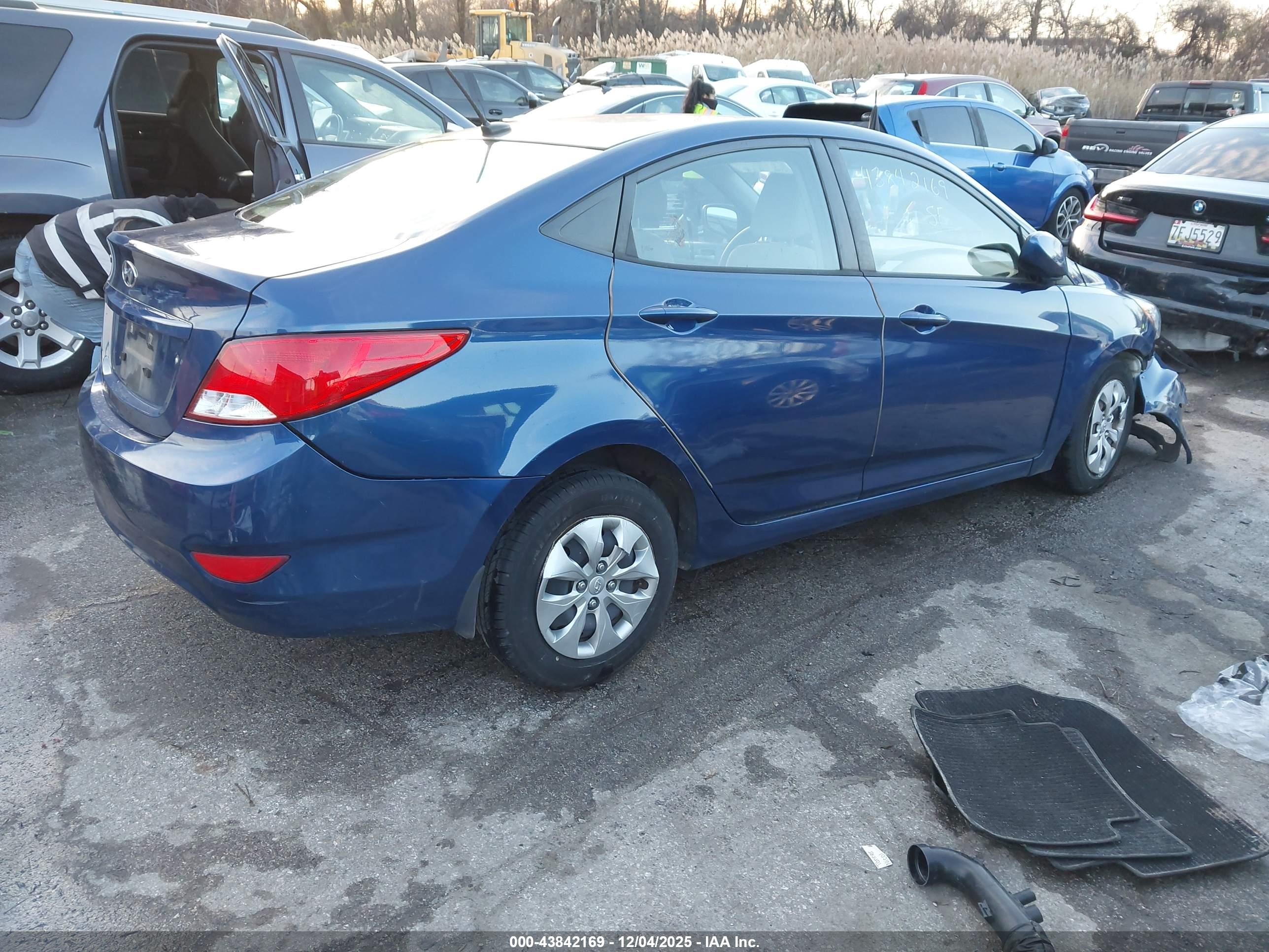 HYUNDAI ACCENT image 4