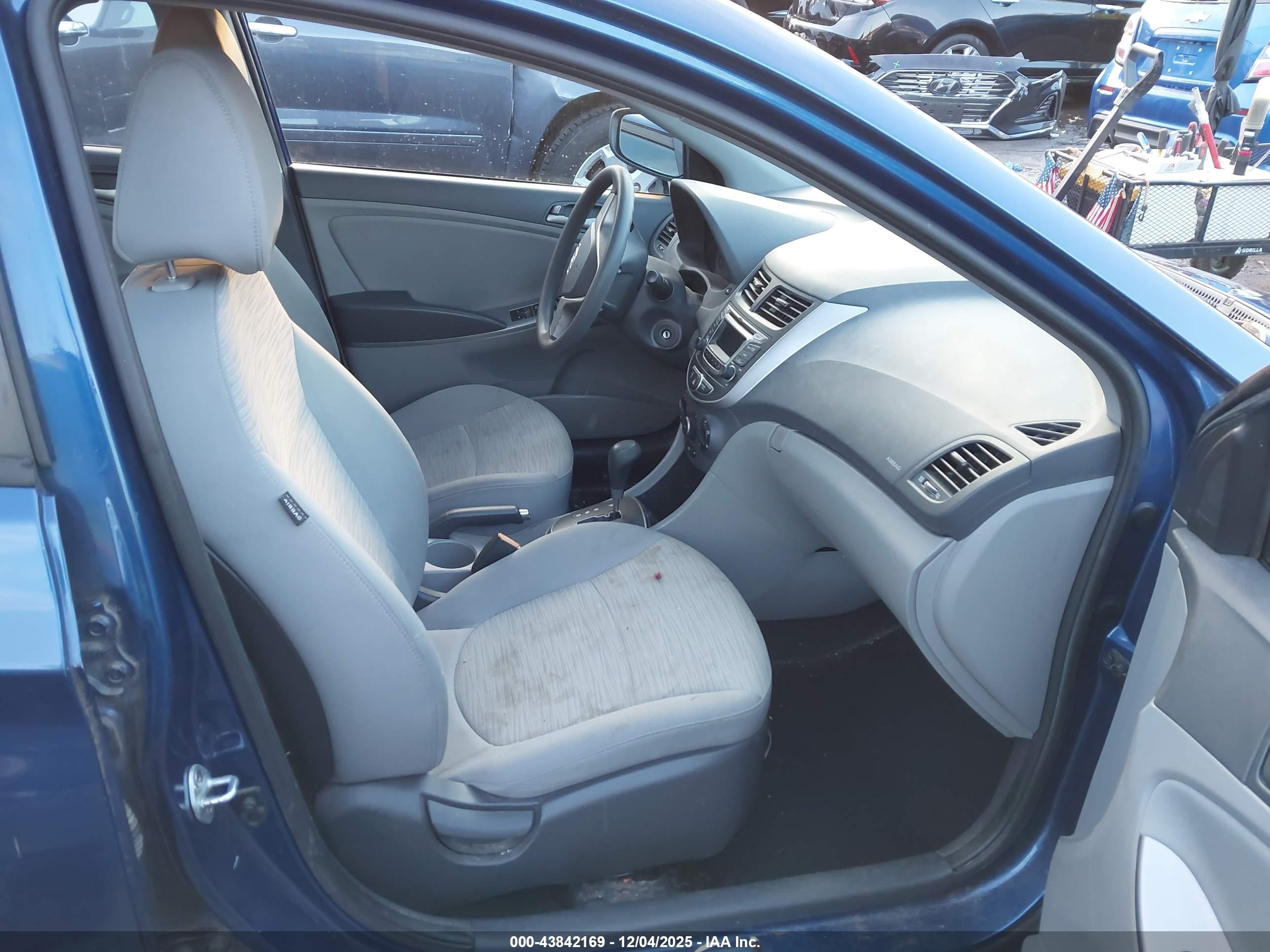 HYUNDAI ACCENT image 5