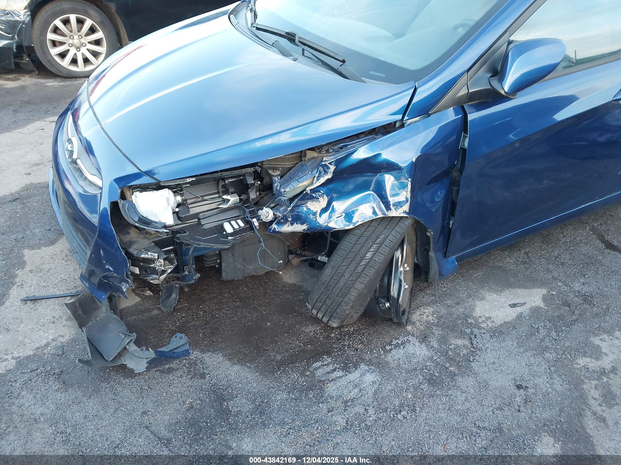 HYUNDAI ACCENT image 6