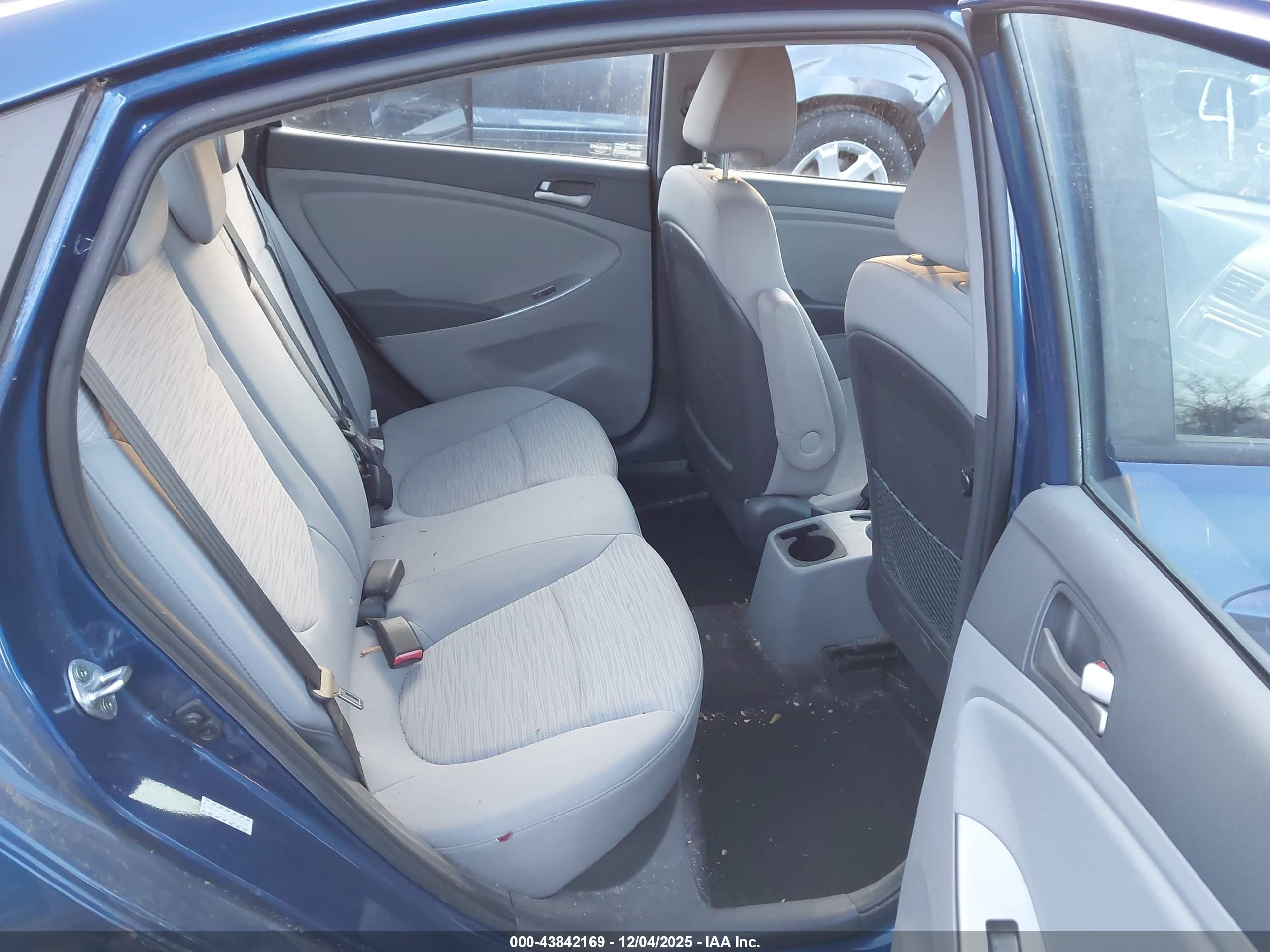 HYUNDAI ACCENT image 8