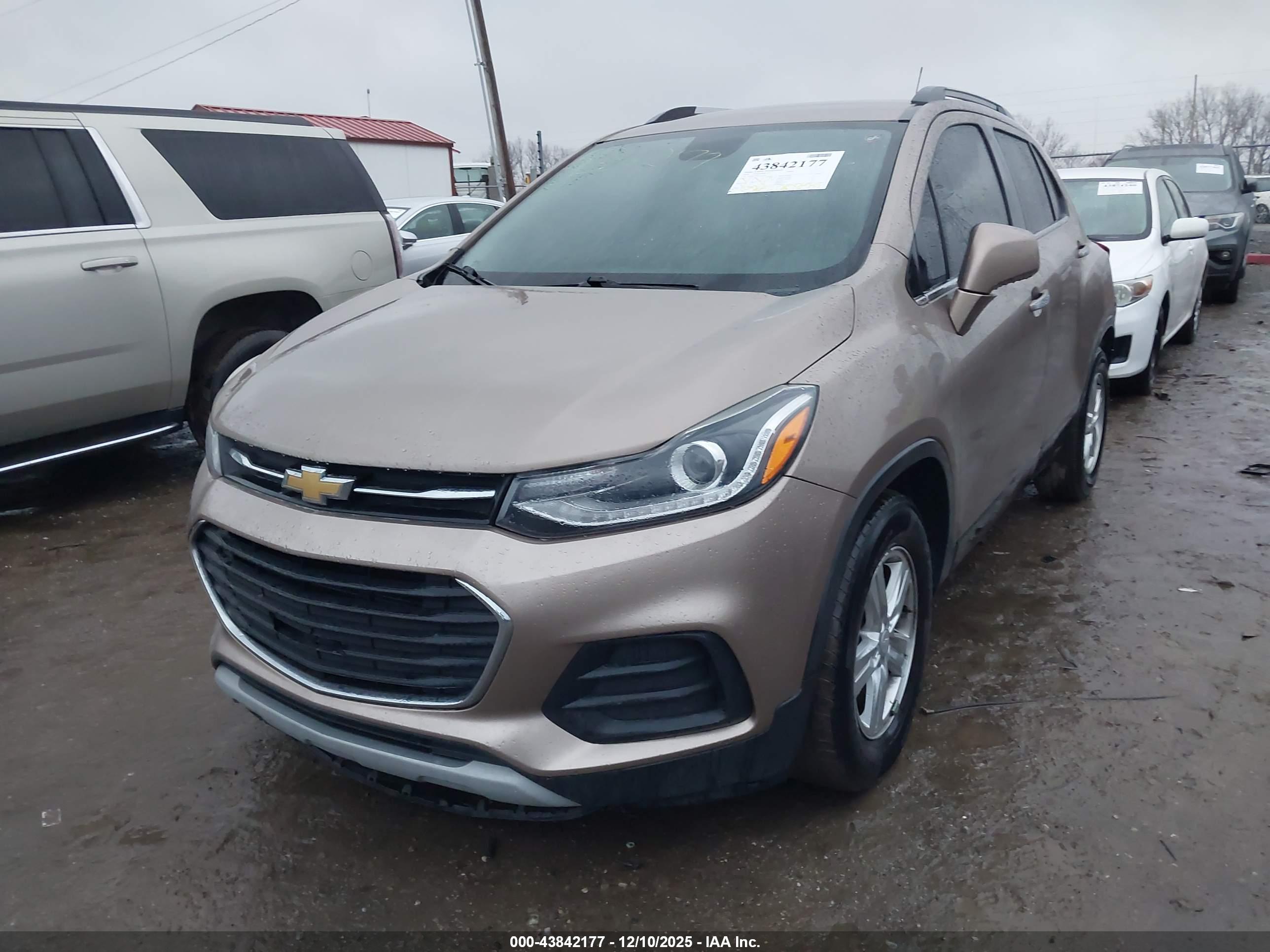 CHEVROLET TRAX image 2