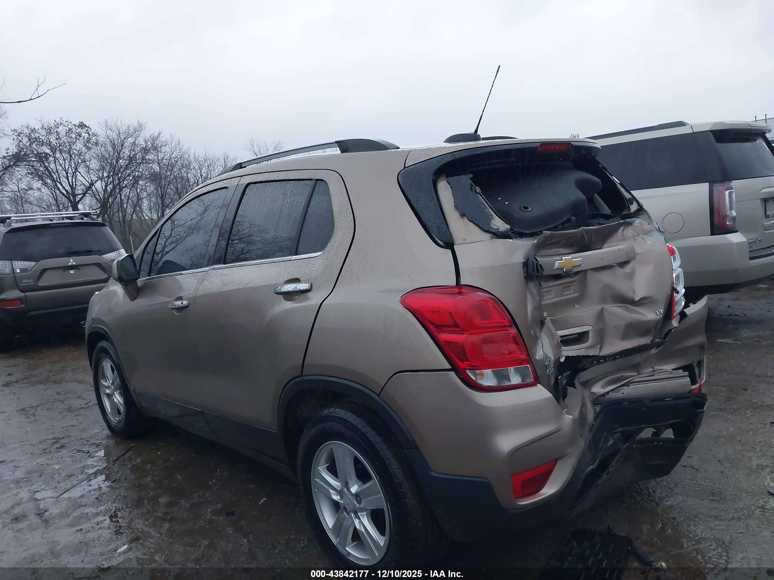 CHEVROLET TRAX image 3