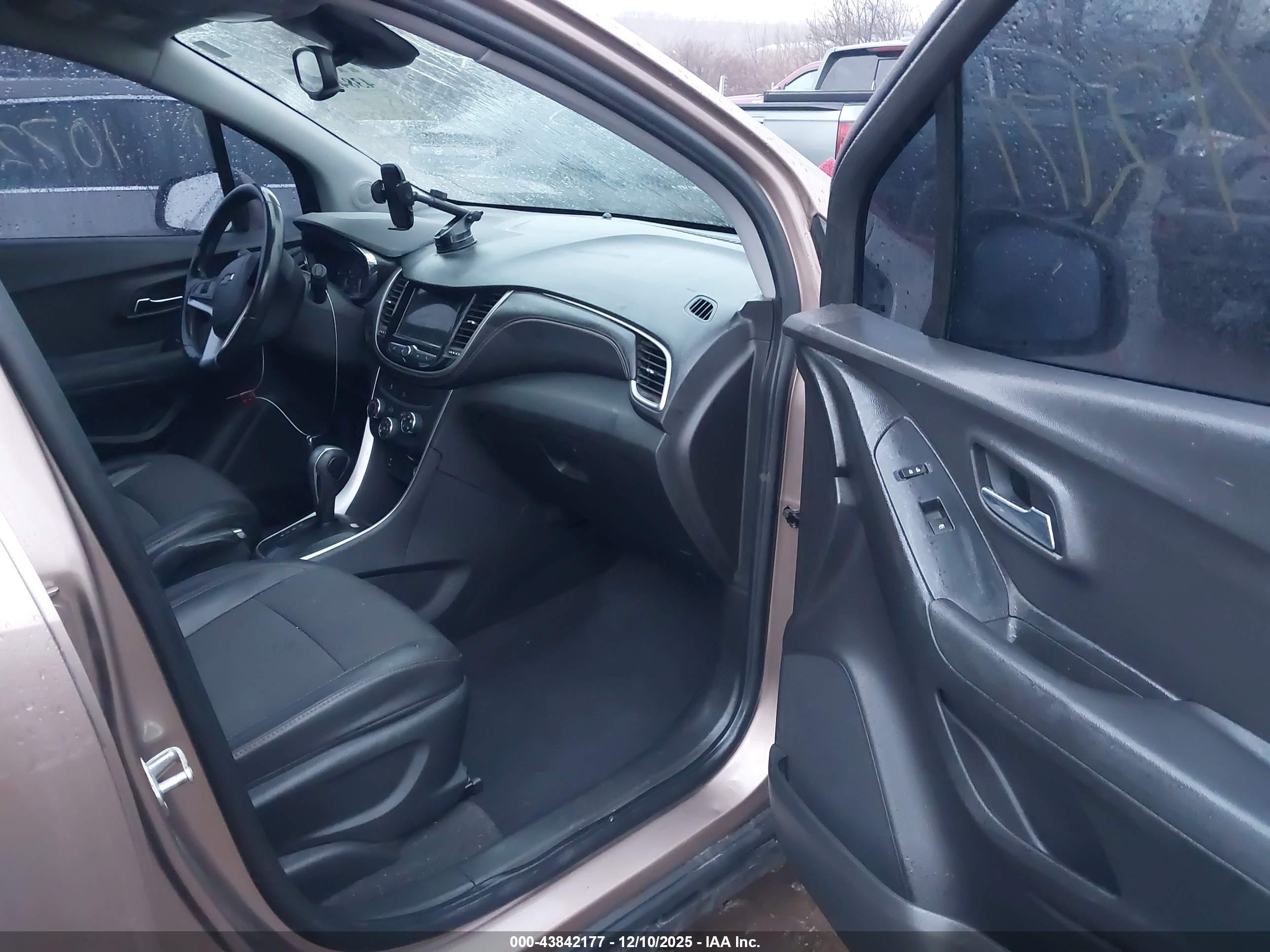 CHEVROLET TRAX image 5