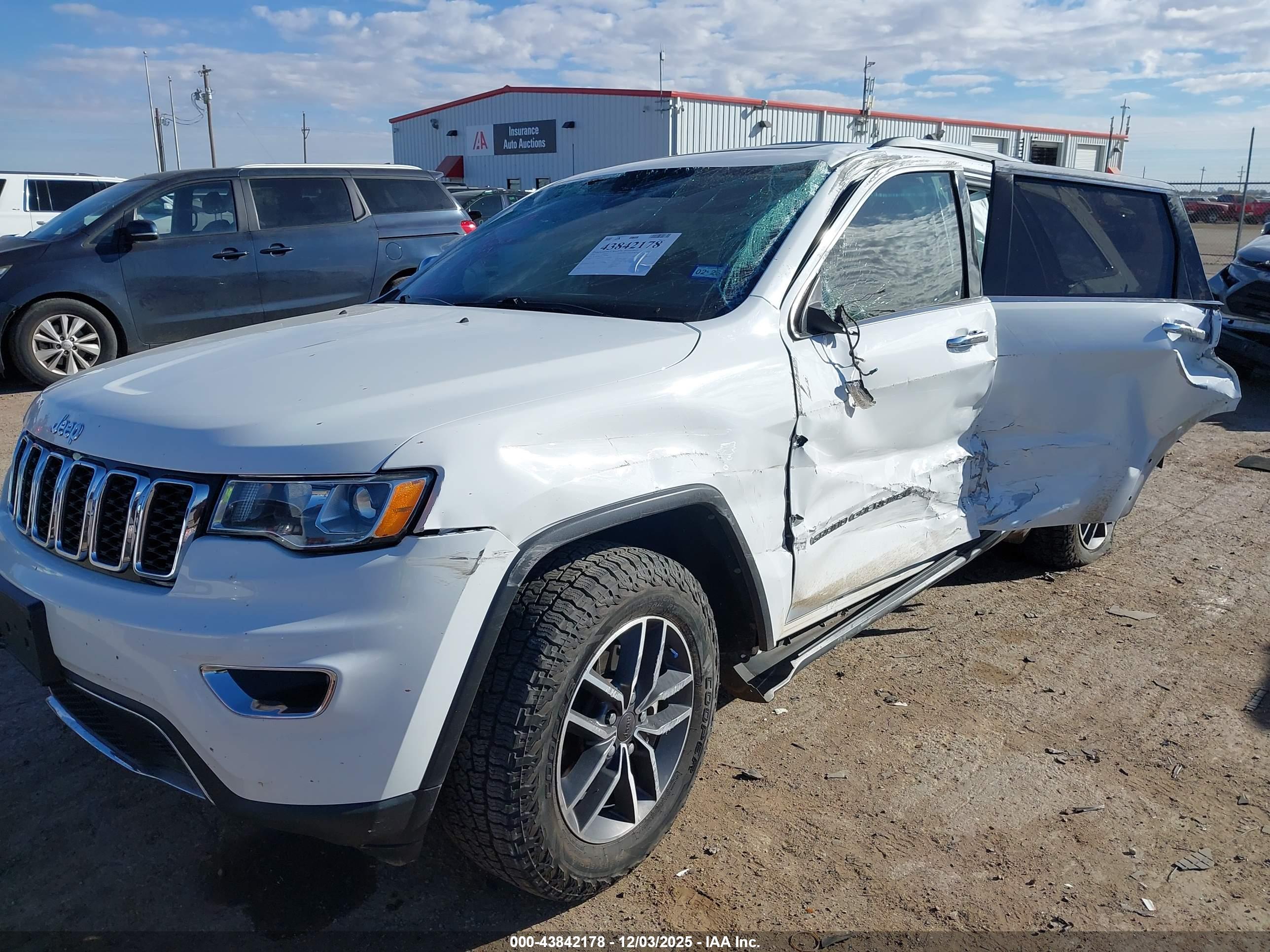 JEEP GRAND image 2