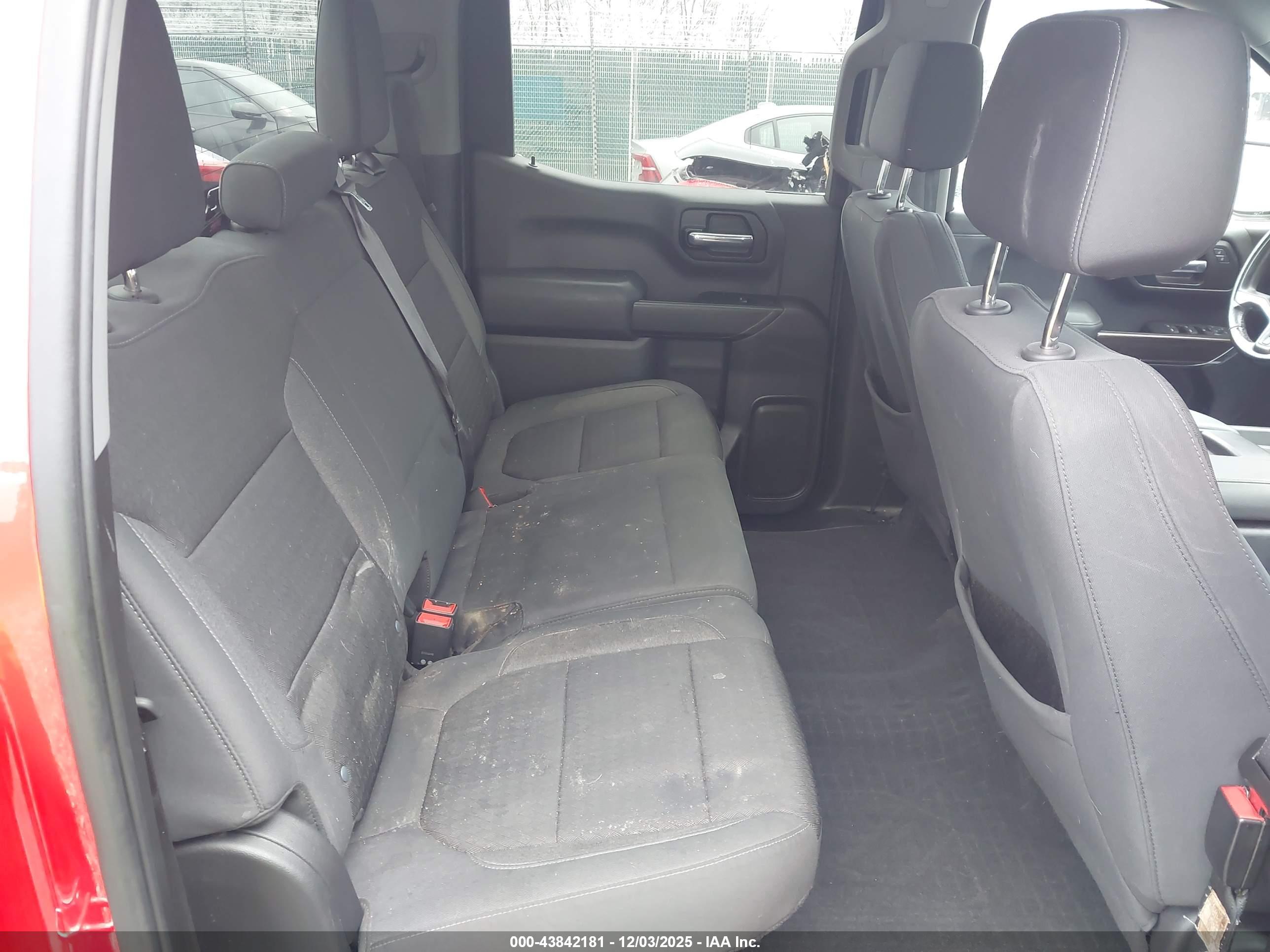 CHEVROLET SILVERADO image 8