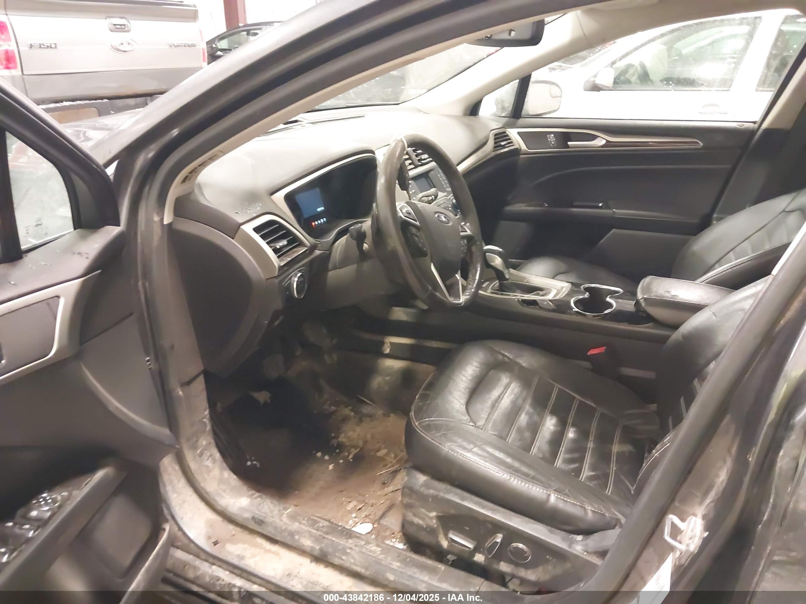 FORD FUSION image 5