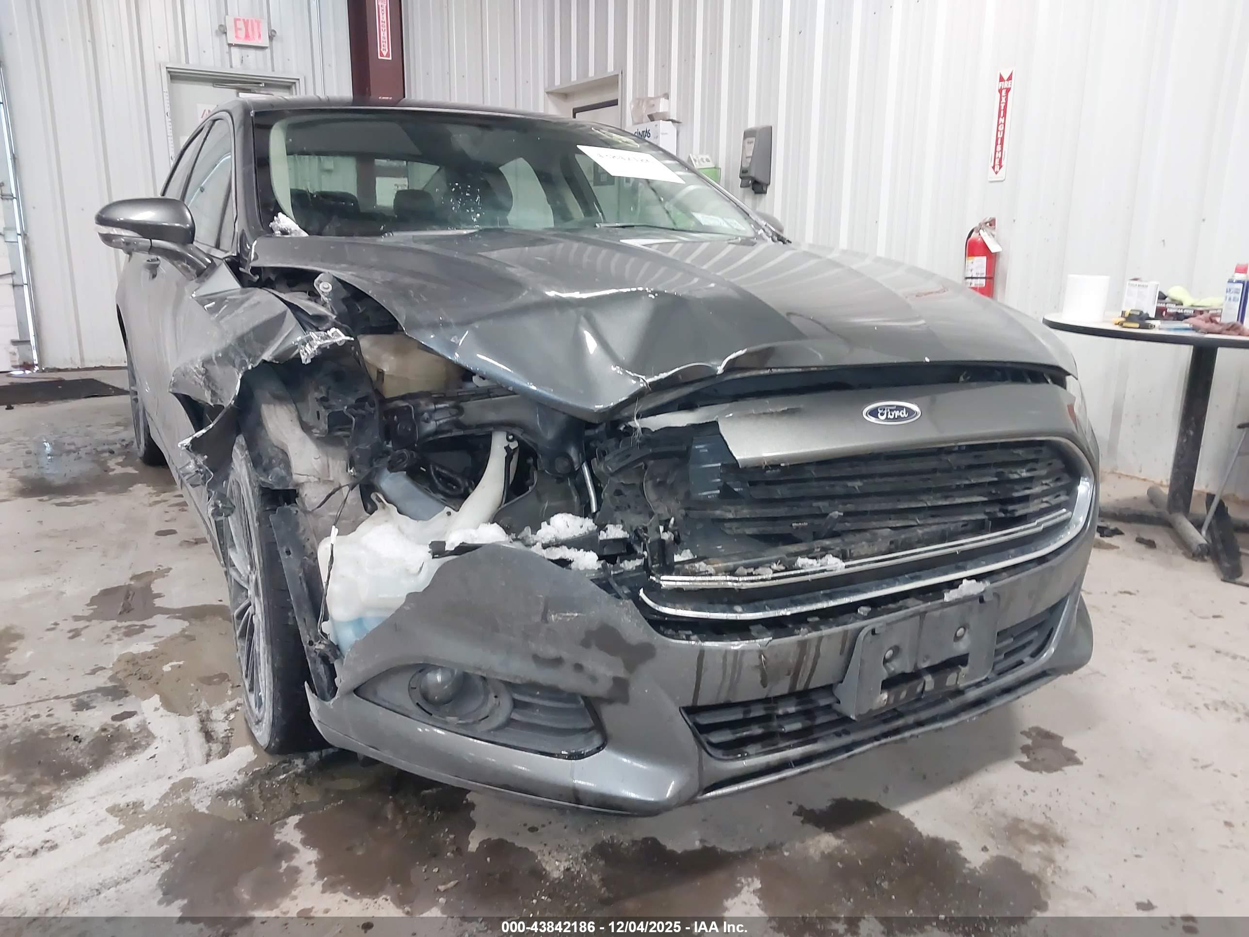 FORD FUSION image 6