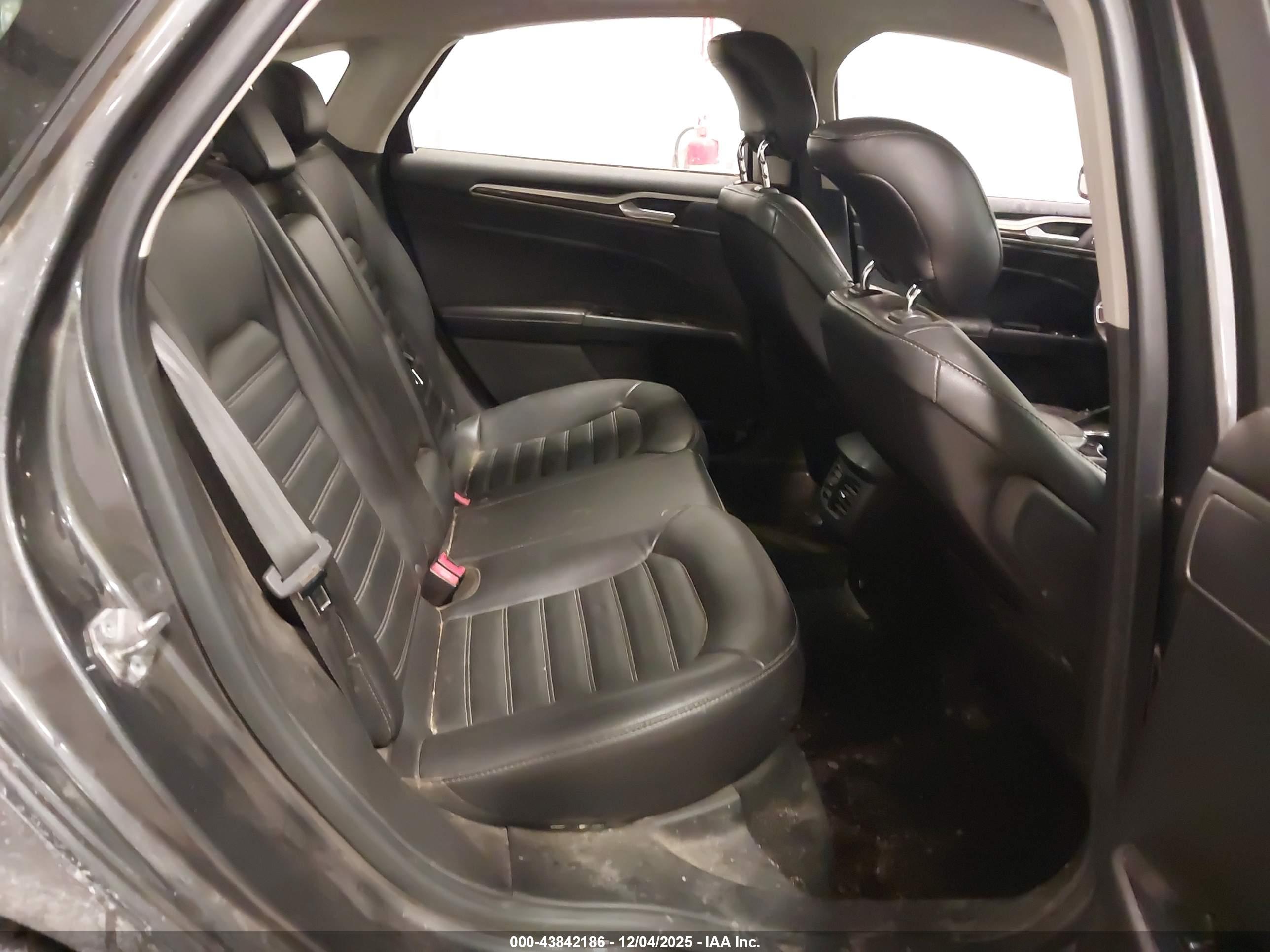 FORD FUSION image 8