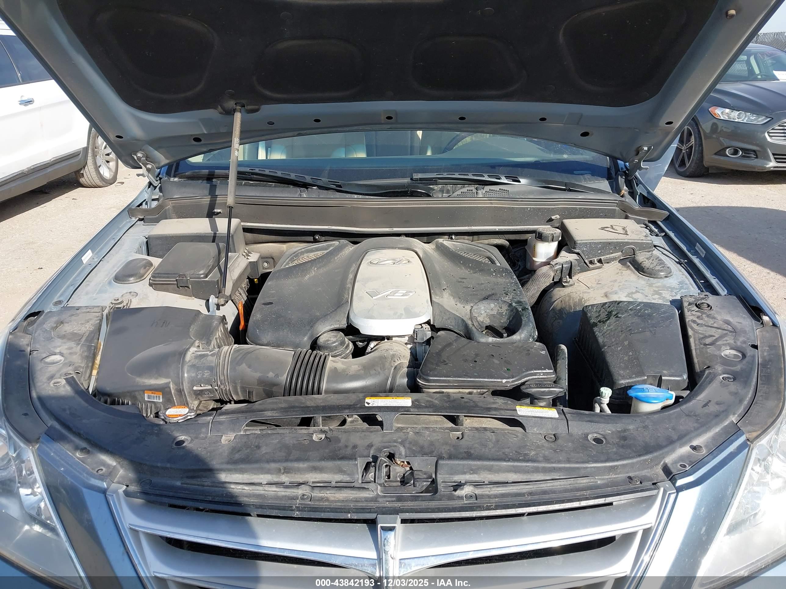 HYUNDAI GENESIS image 10