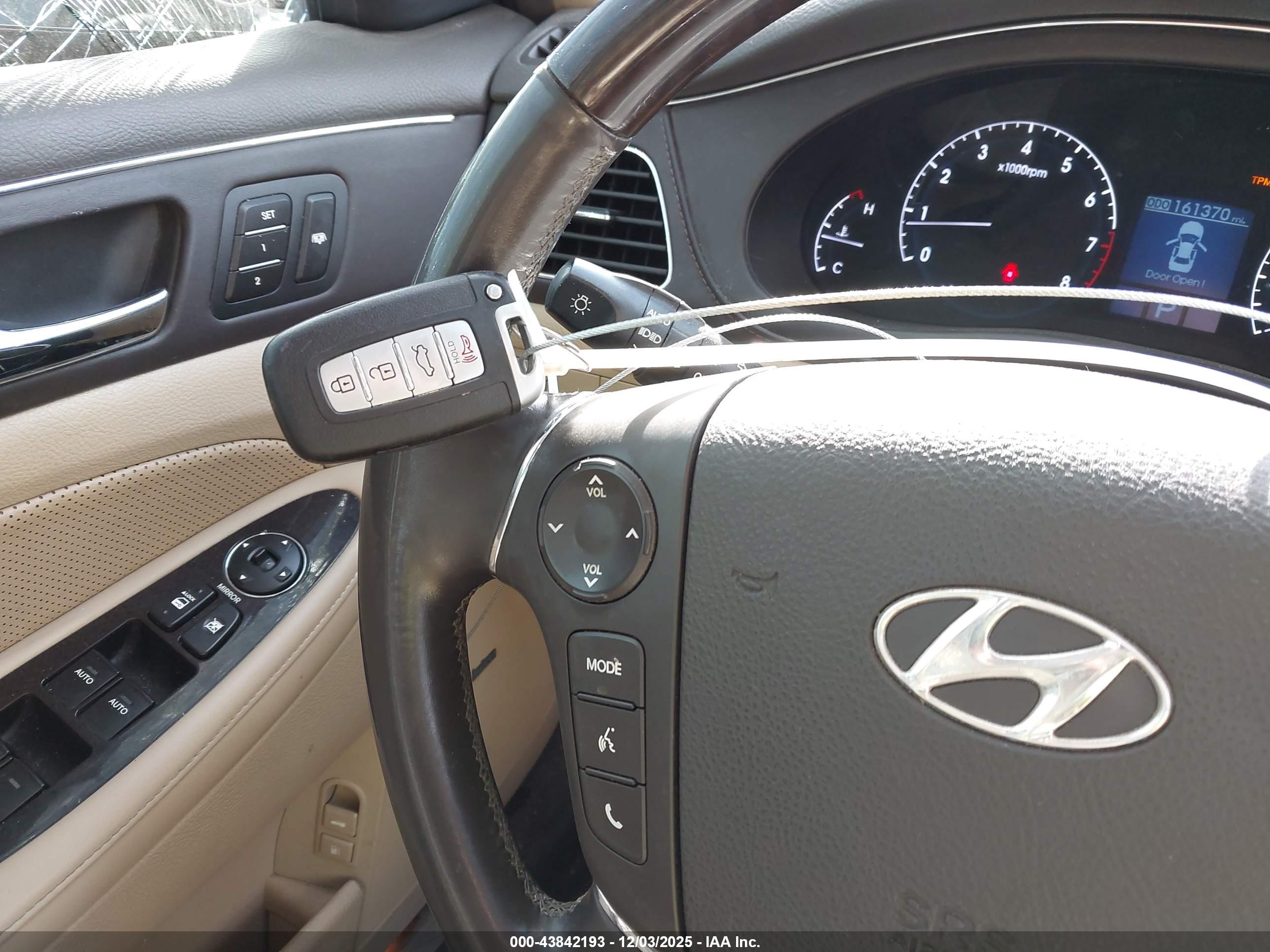 HYUNDAI GENESIS image 11