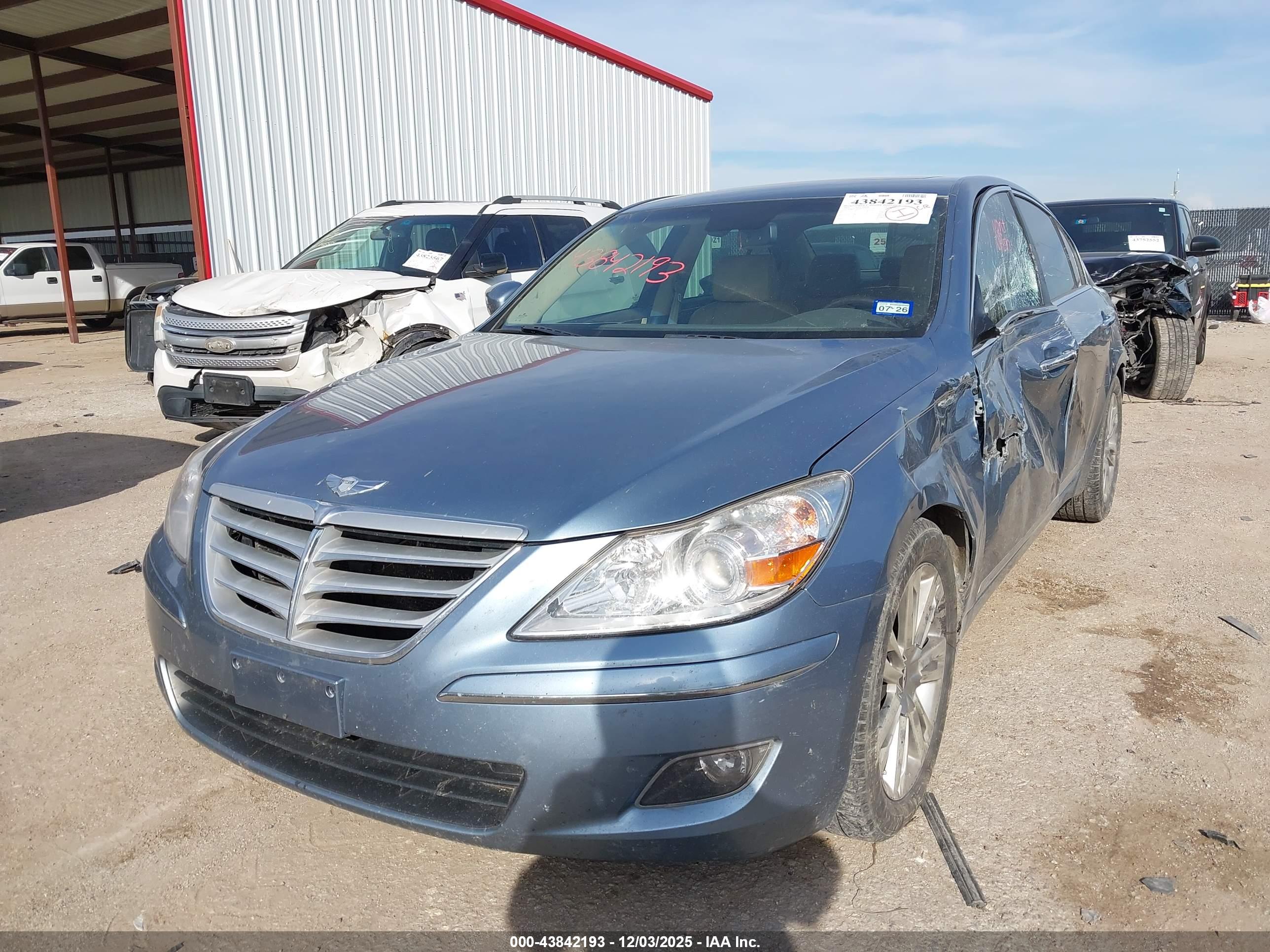 HYUNDAI GENESIS image 2