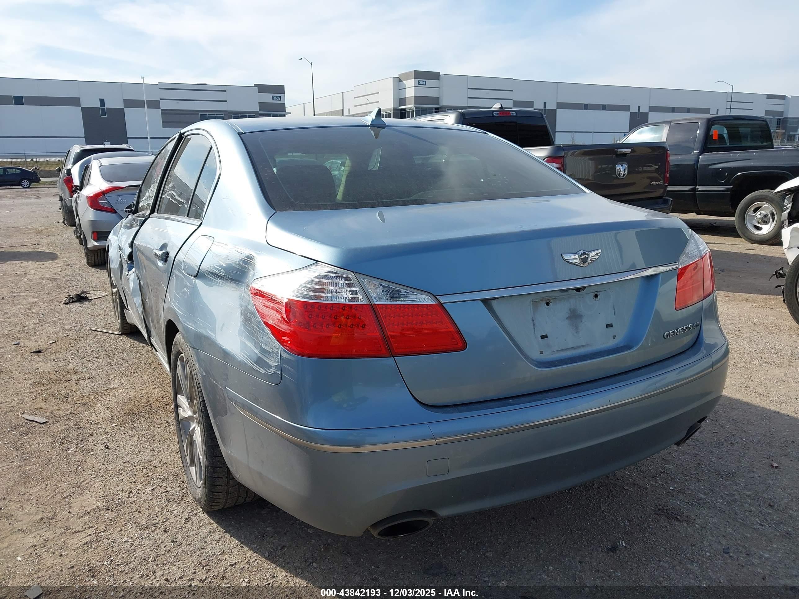 HYUNDAI GENESIS image 3