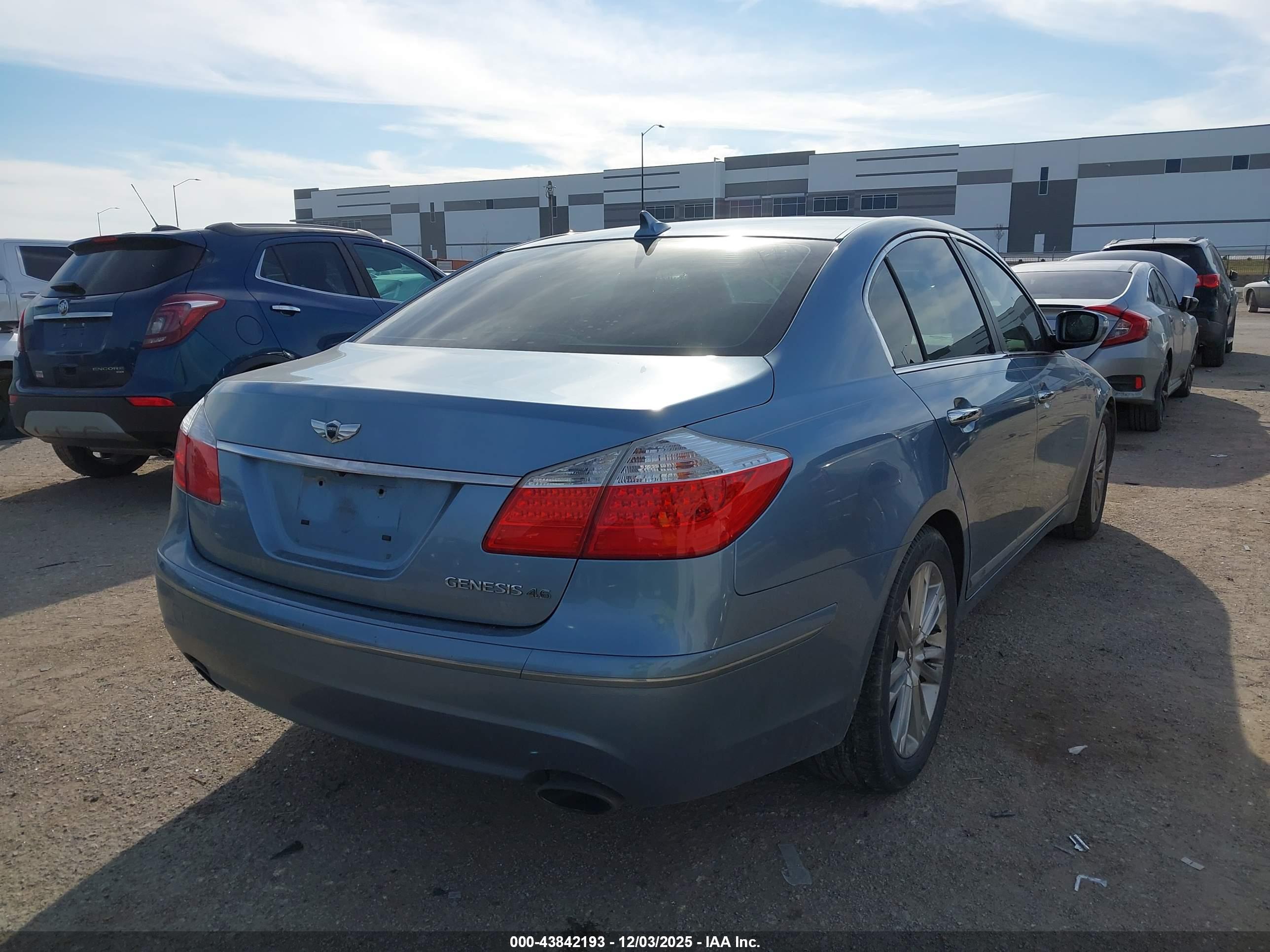 HYUNDAI GENESIS image 4