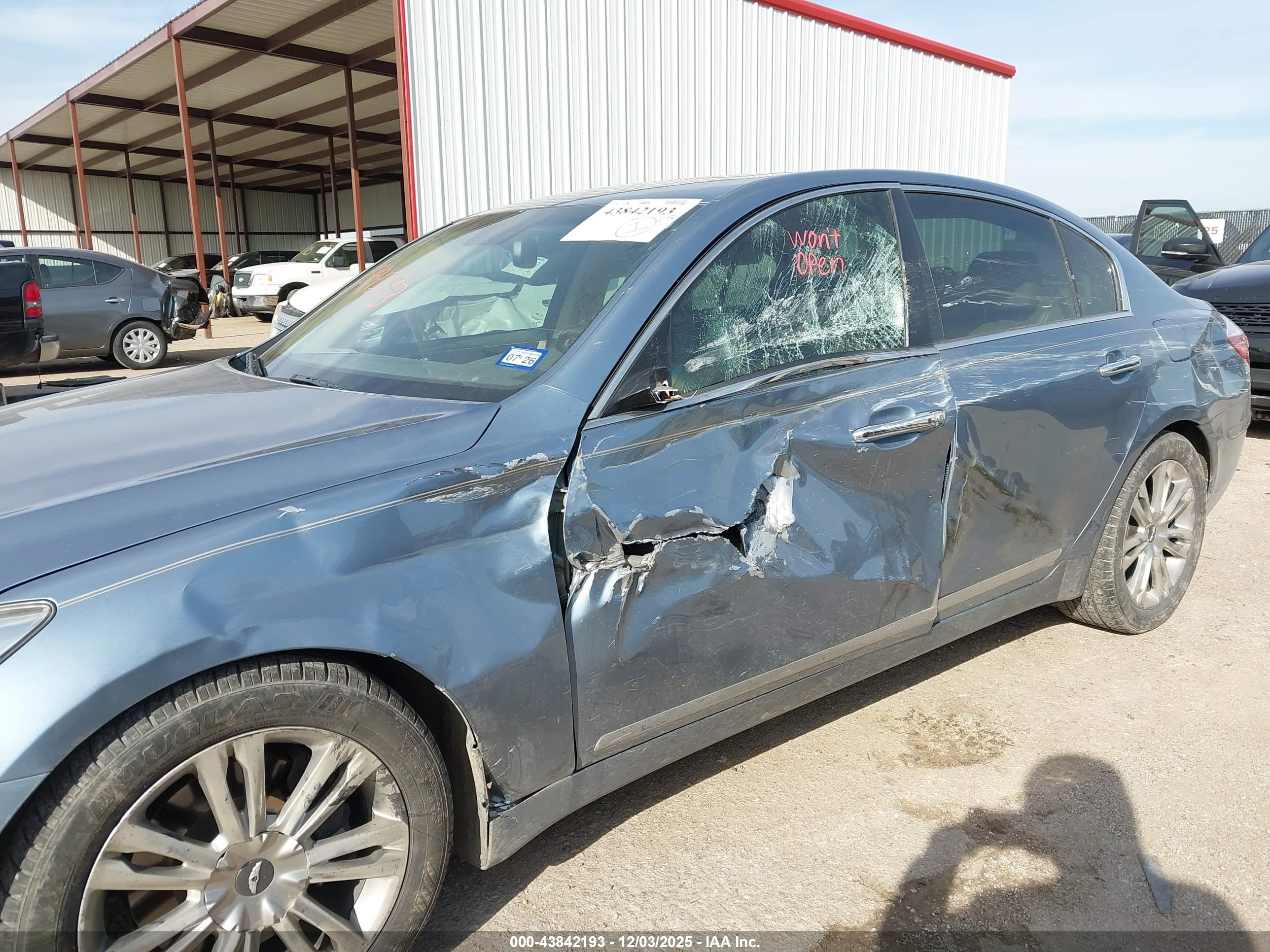 HYUNDAI GENESIS image 6