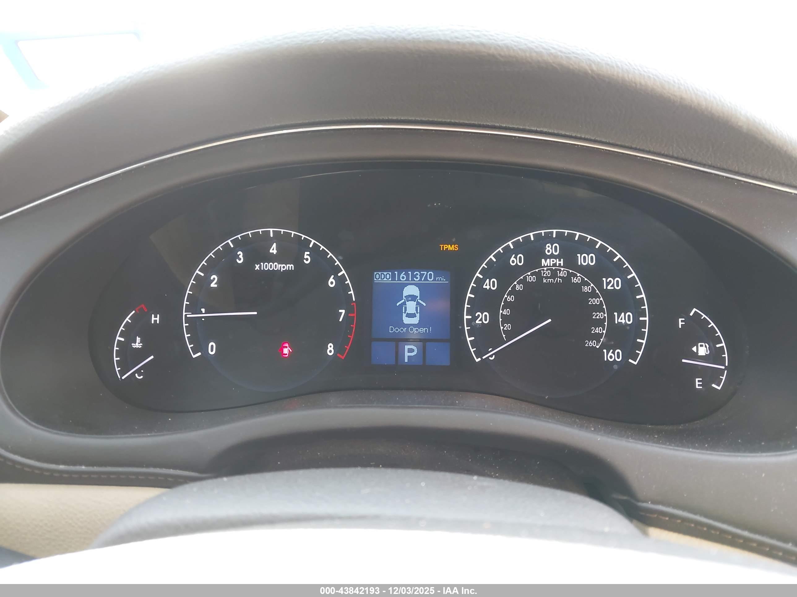 HYUNDAI GENESIS image 7
