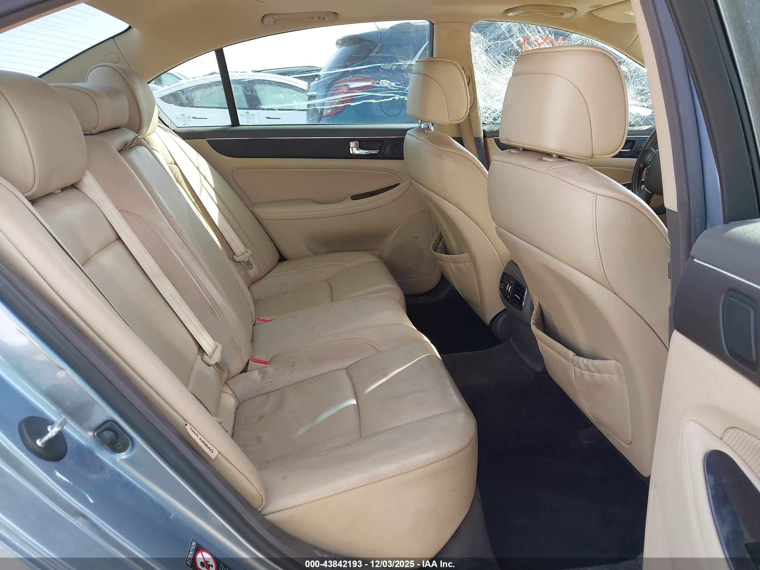 HYUNDAI GENESIS image 8