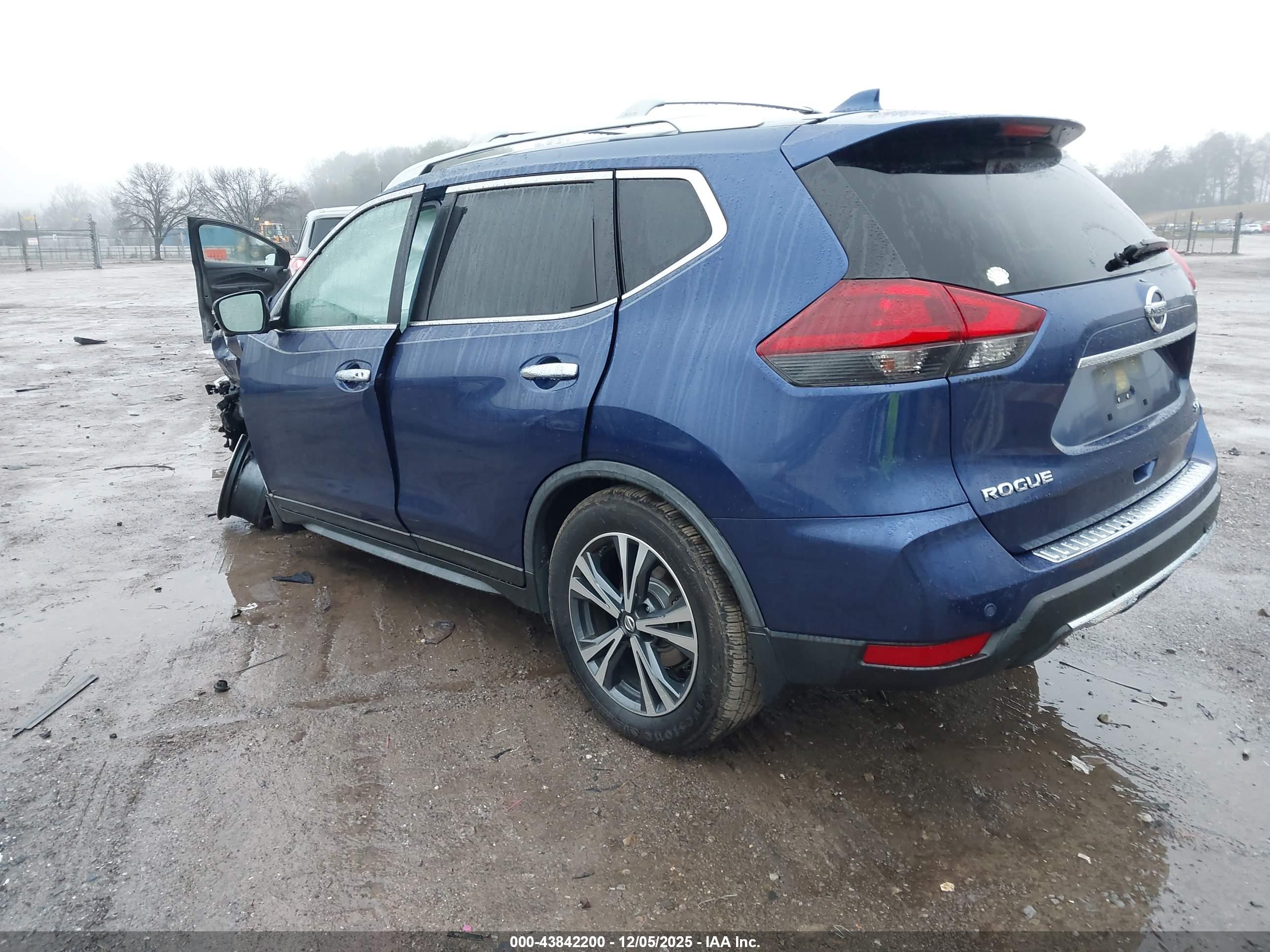 NISSAN ROGUE image 3