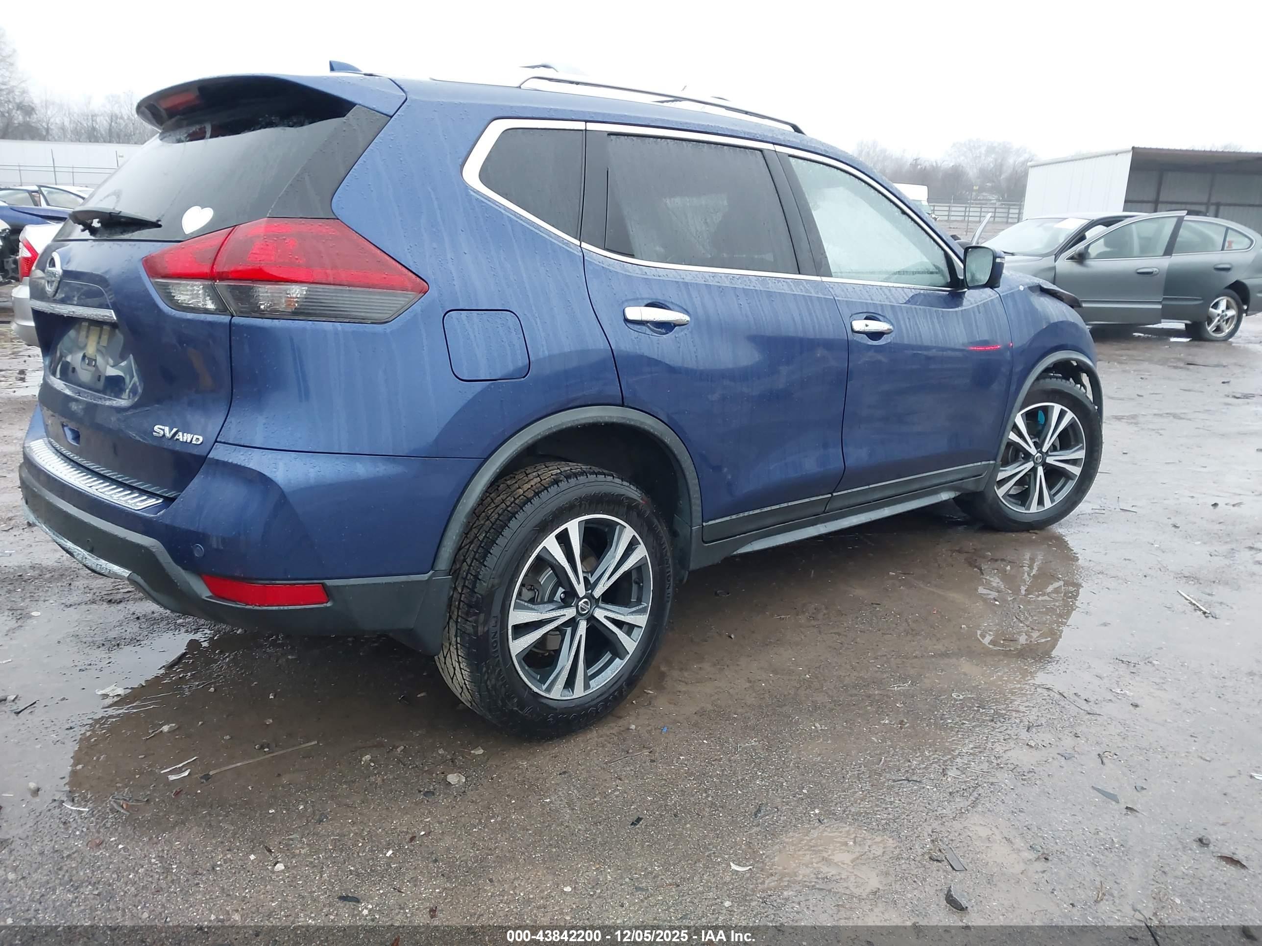 NISSAN ROGUE image 4