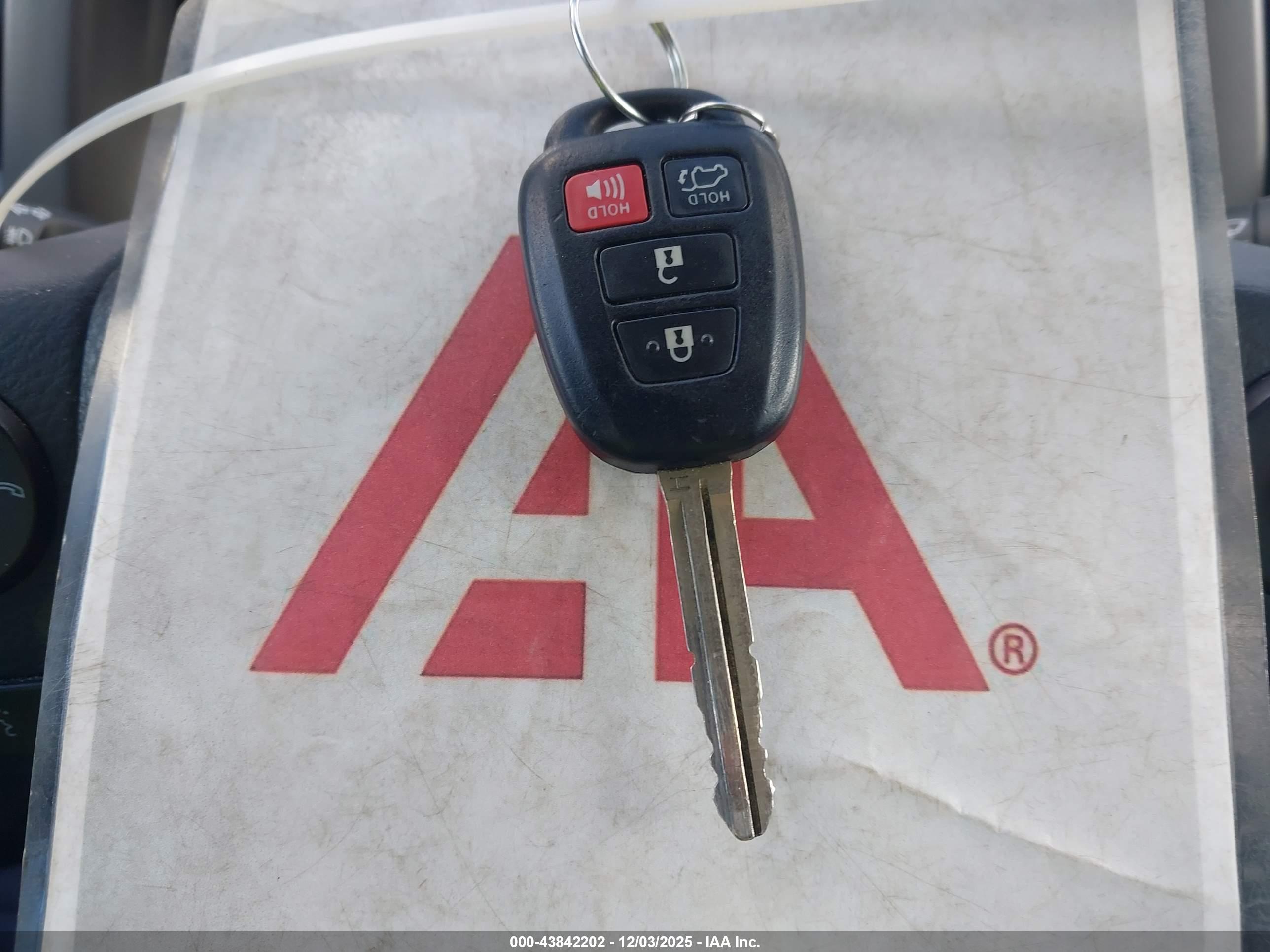 TOYOTA RAV4 image 11