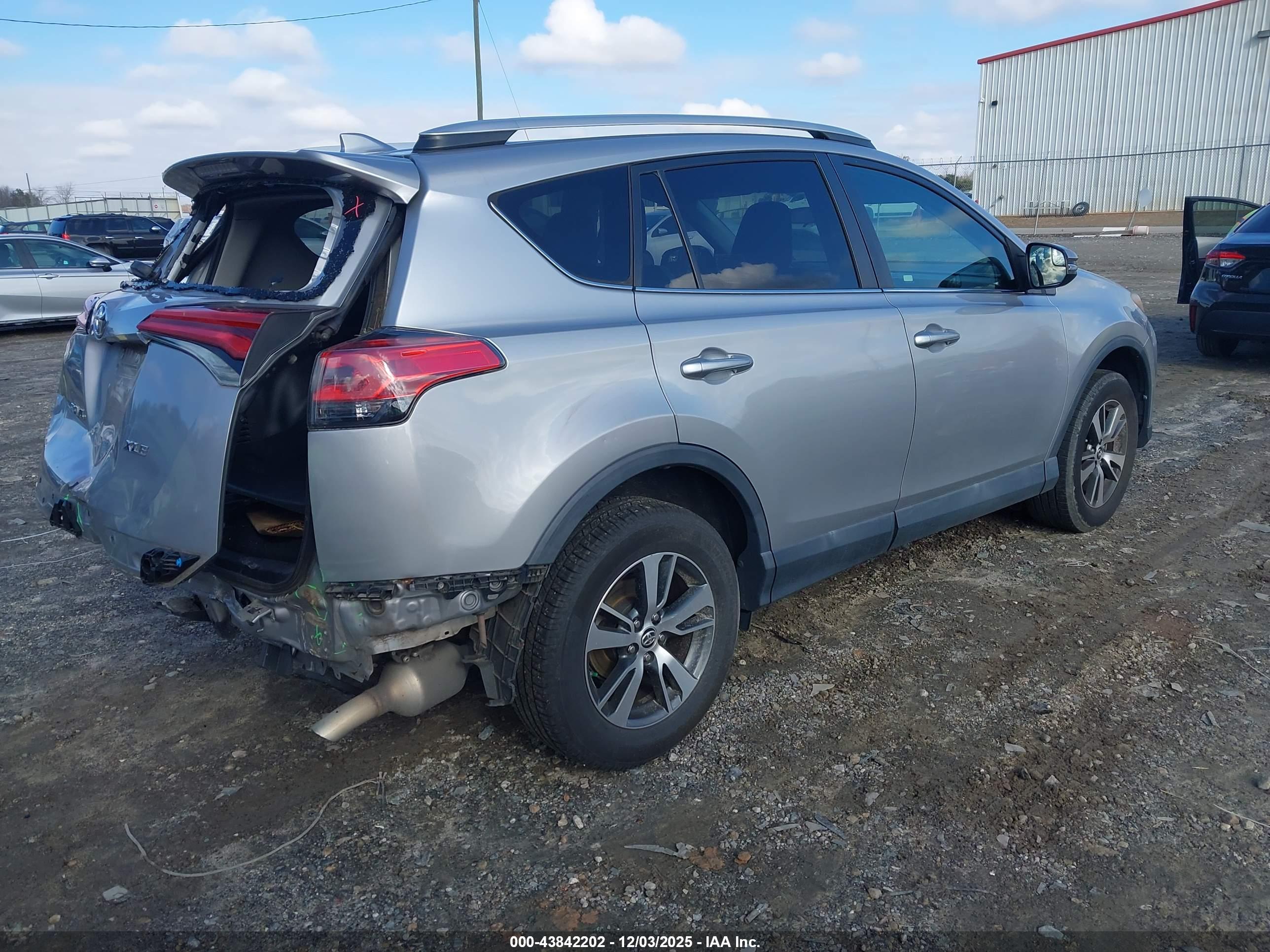 TOYOTA RAV4 image 4