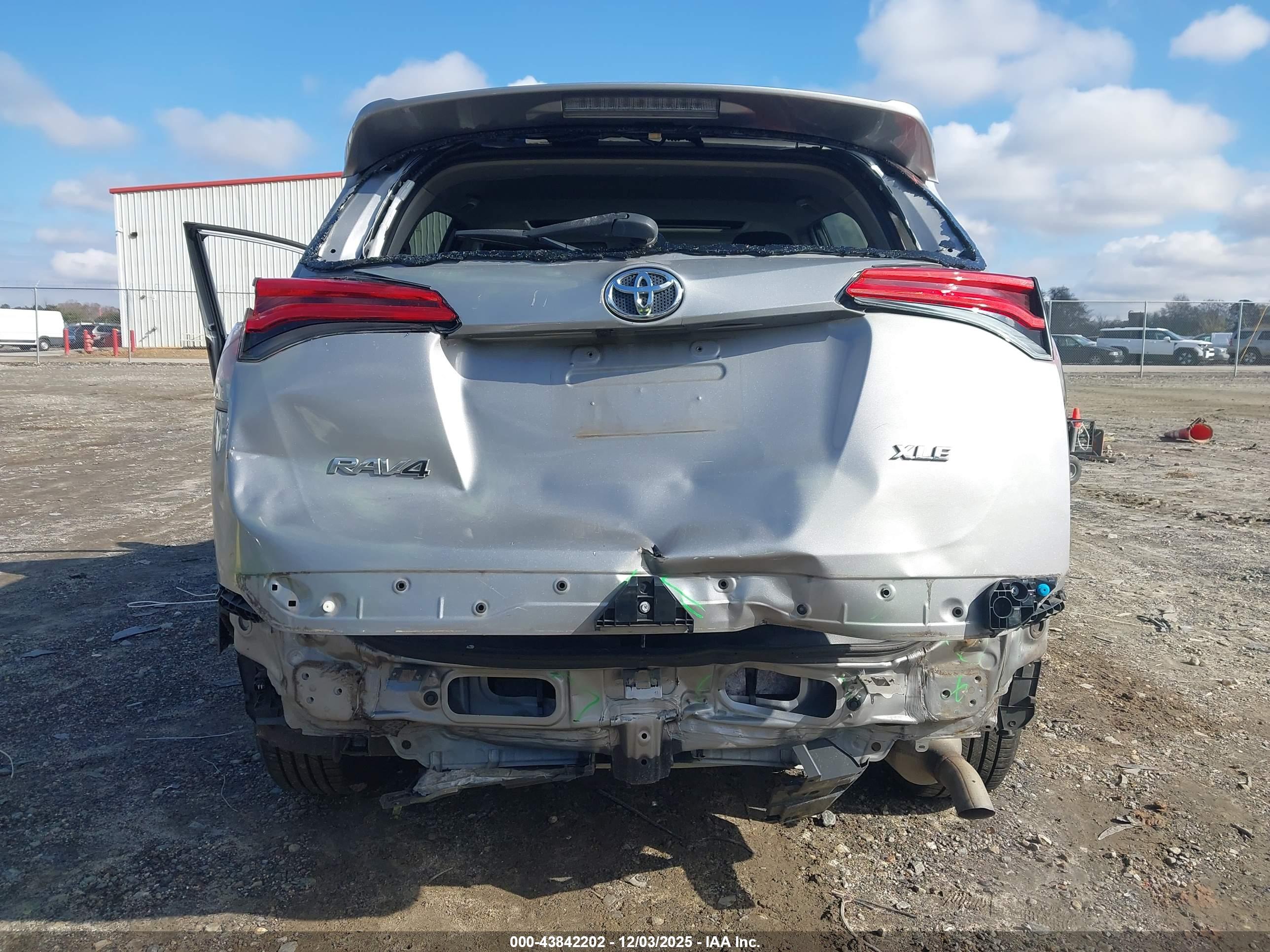 TOYOTA RAV4 image 6