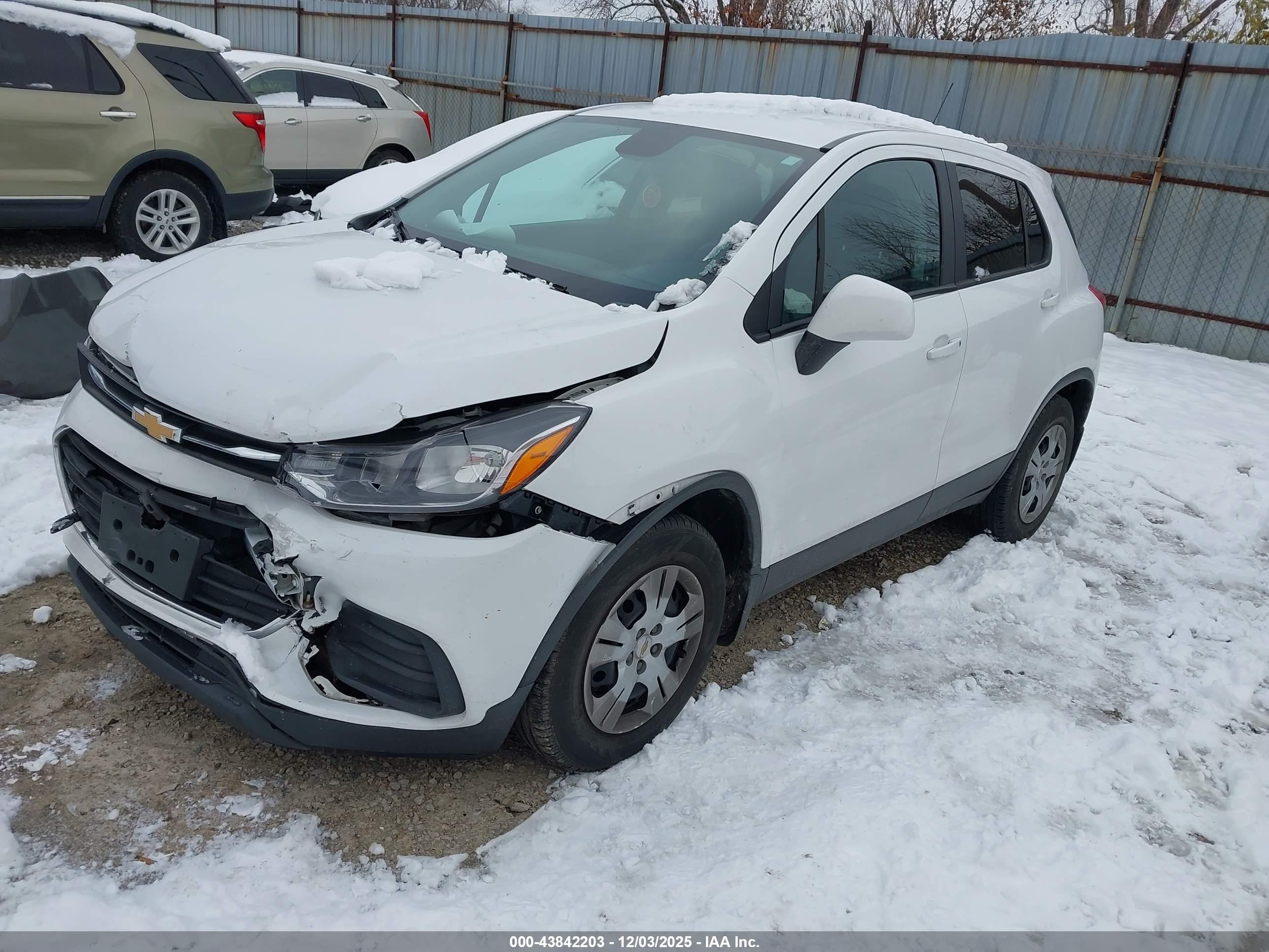 CHEVROLET TRAX image 2